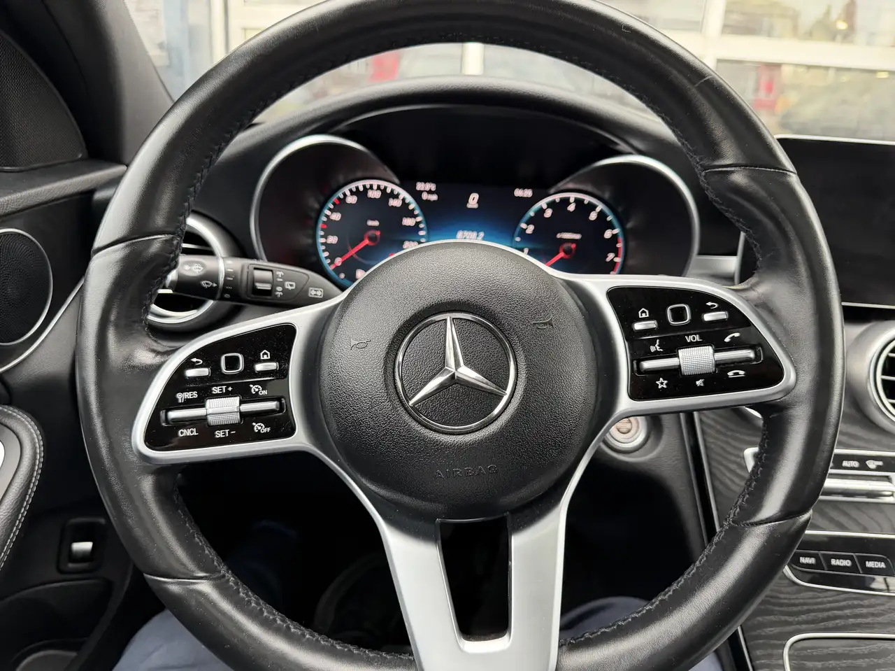 Mercedes-Benz C-Class снимка Mercedes-Benz C-Class