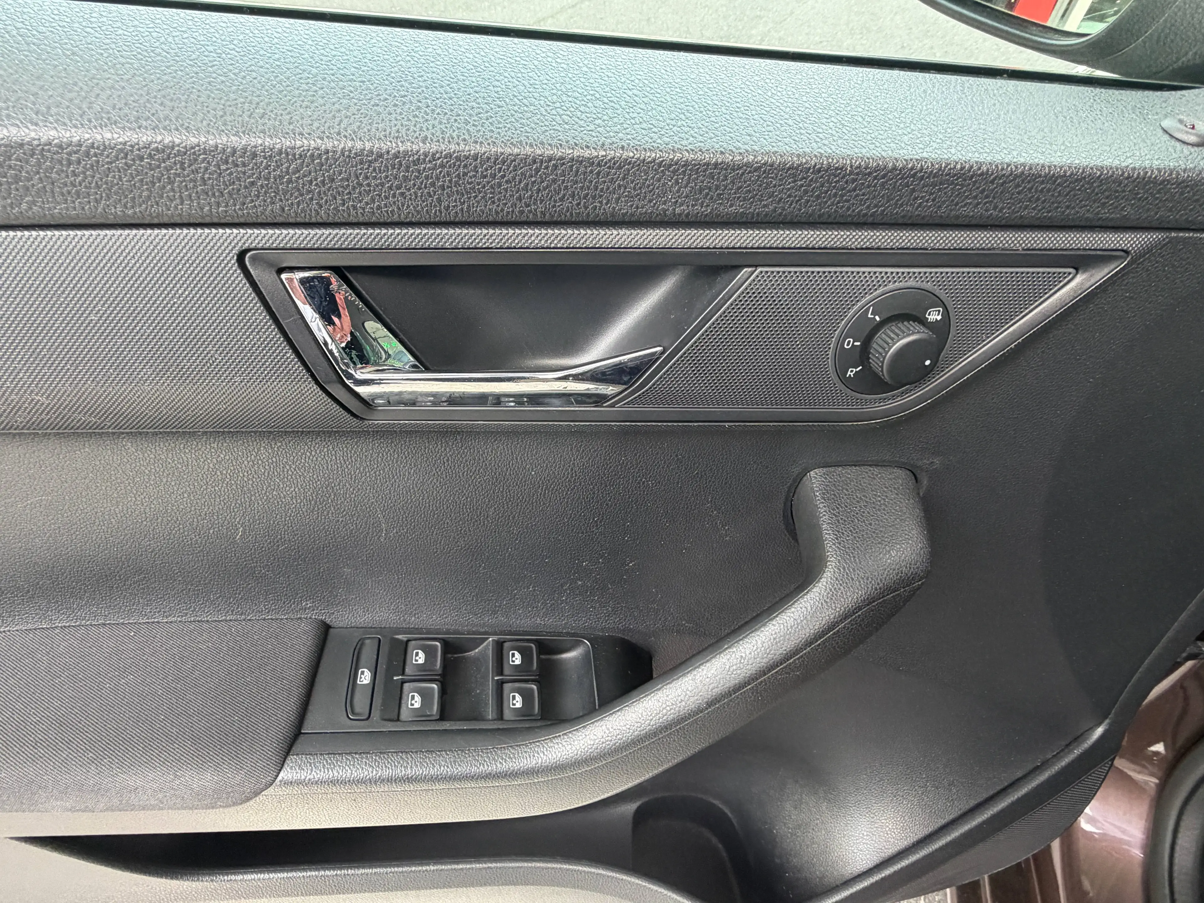 Skoda Fabia AUTOMATIK NAVI PDC v+h — photo 13