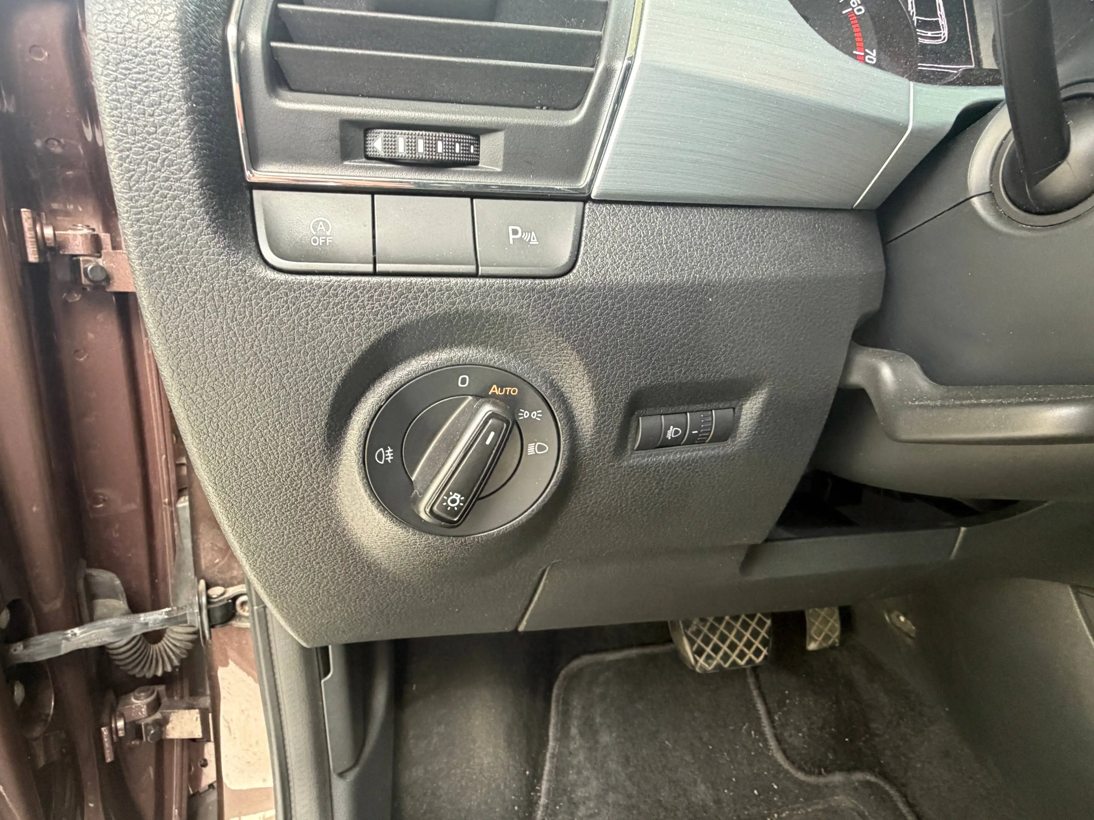 Skoda Fabia AUTOMATIK NAVI PDC v+h — photo 14