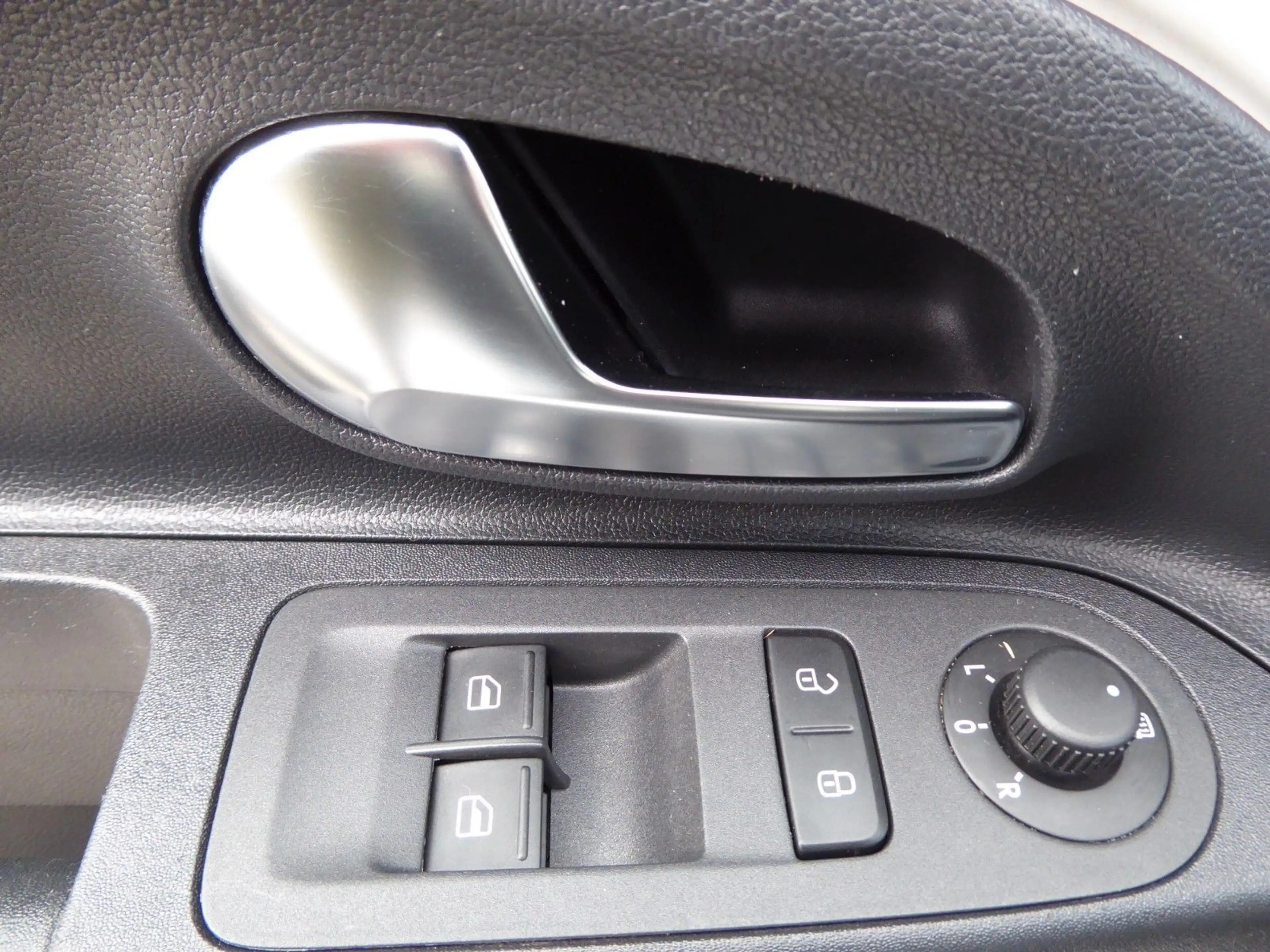 SEAT Mii Chic Navi/Einparkhilfe/Winterräder/Tempomat — photo 22