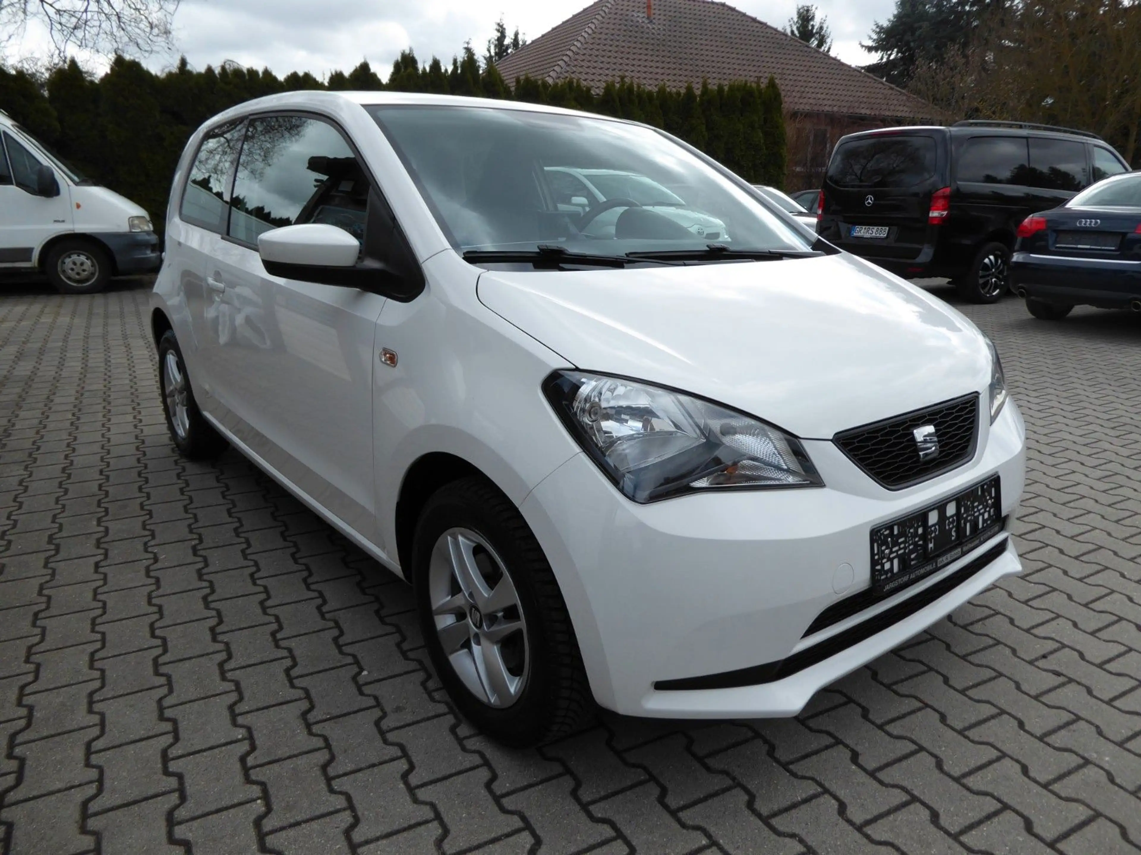 SEAT Mii Chic Navi/Einparkhilfe/Winterräder/Tempomat — photo 2