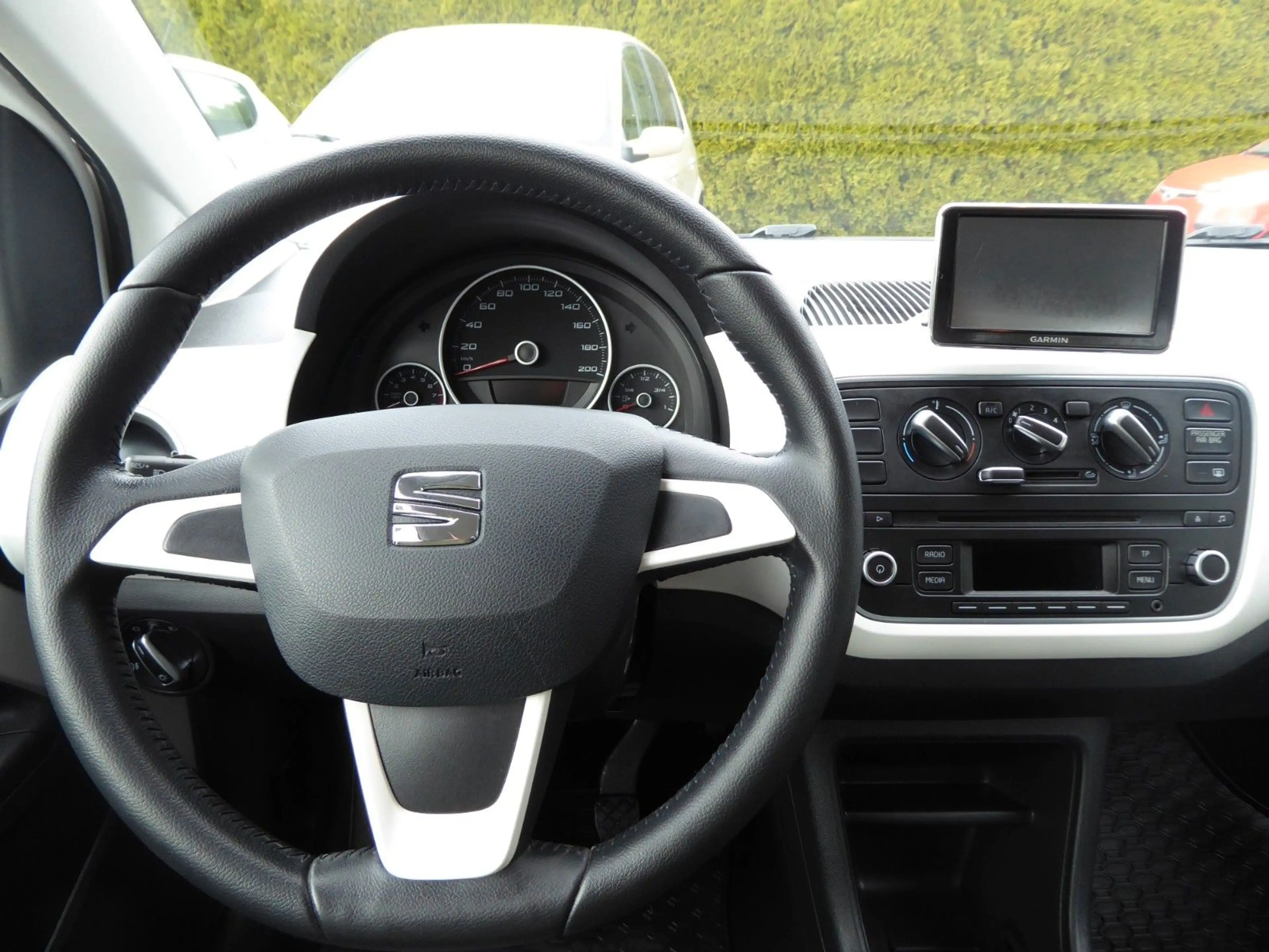 SEAT Mii Chic Navi/Einparkhilfe/Winterräder/Tempomat — photo 11
