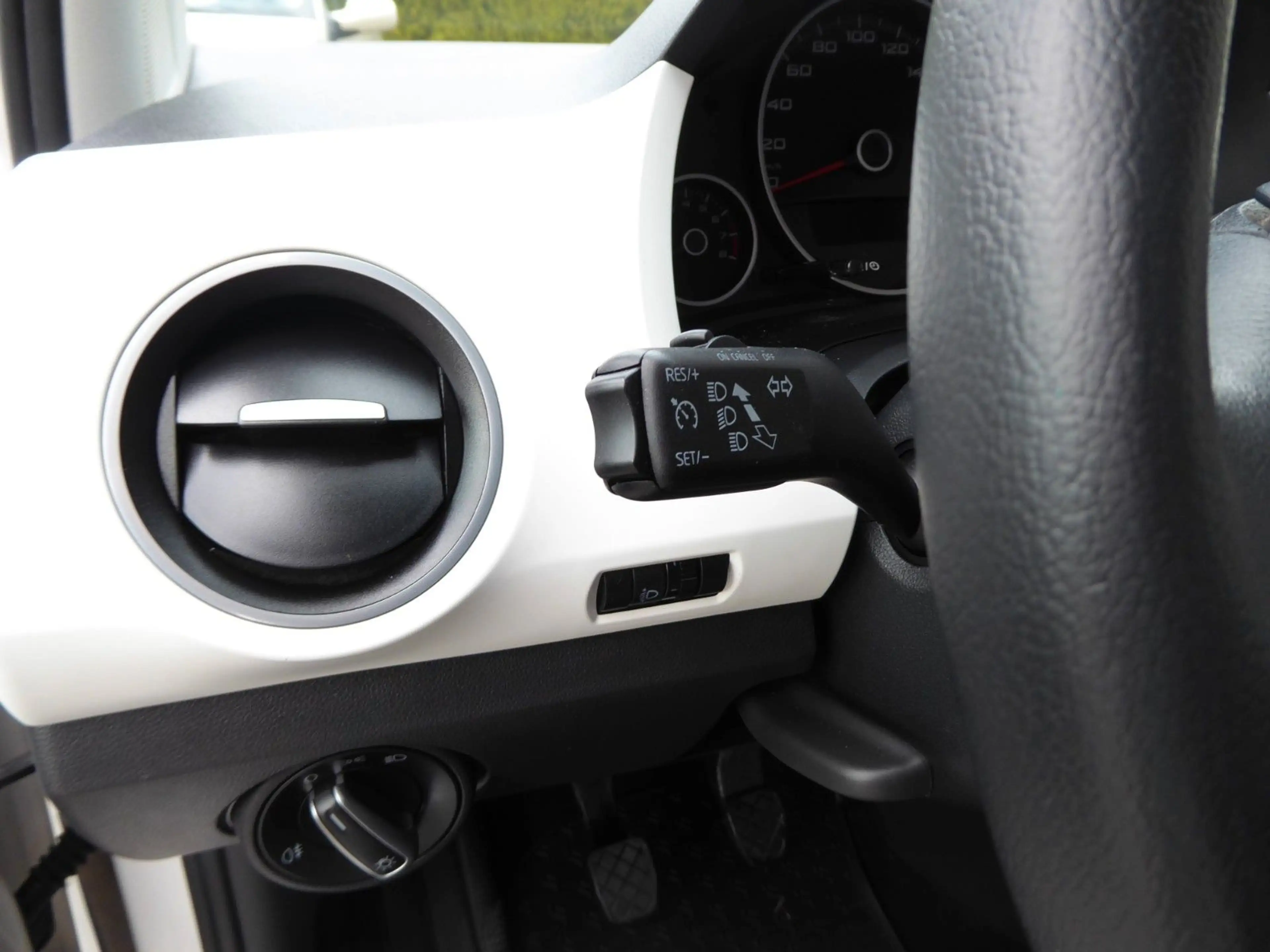 SEAT Mii Chic Navi/Einparkhilfe/Winterräder/Tempomat — photo 21
