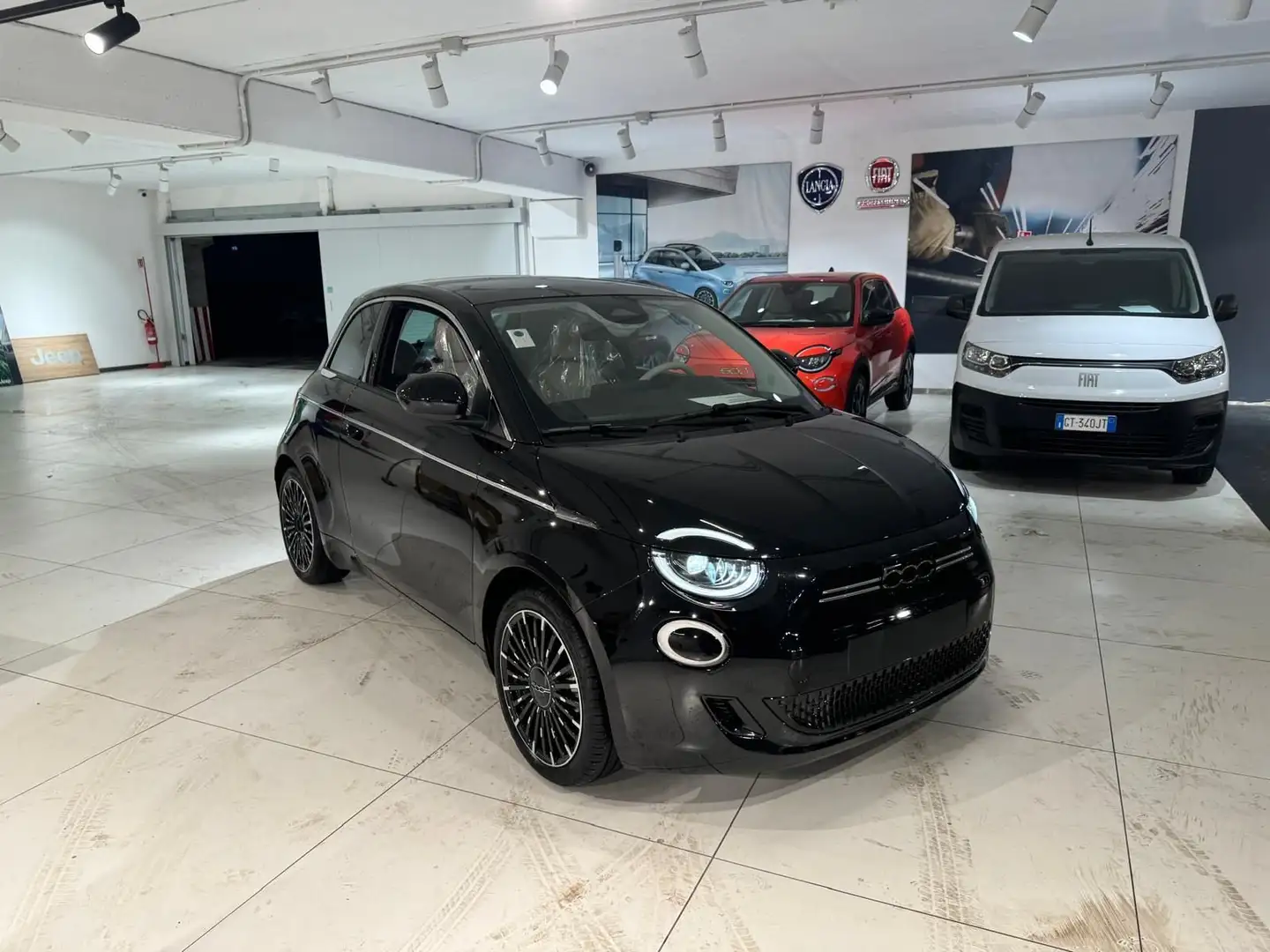 Fiat 500e nuova 500 hatchback la prima 320 berlina Nero - 2