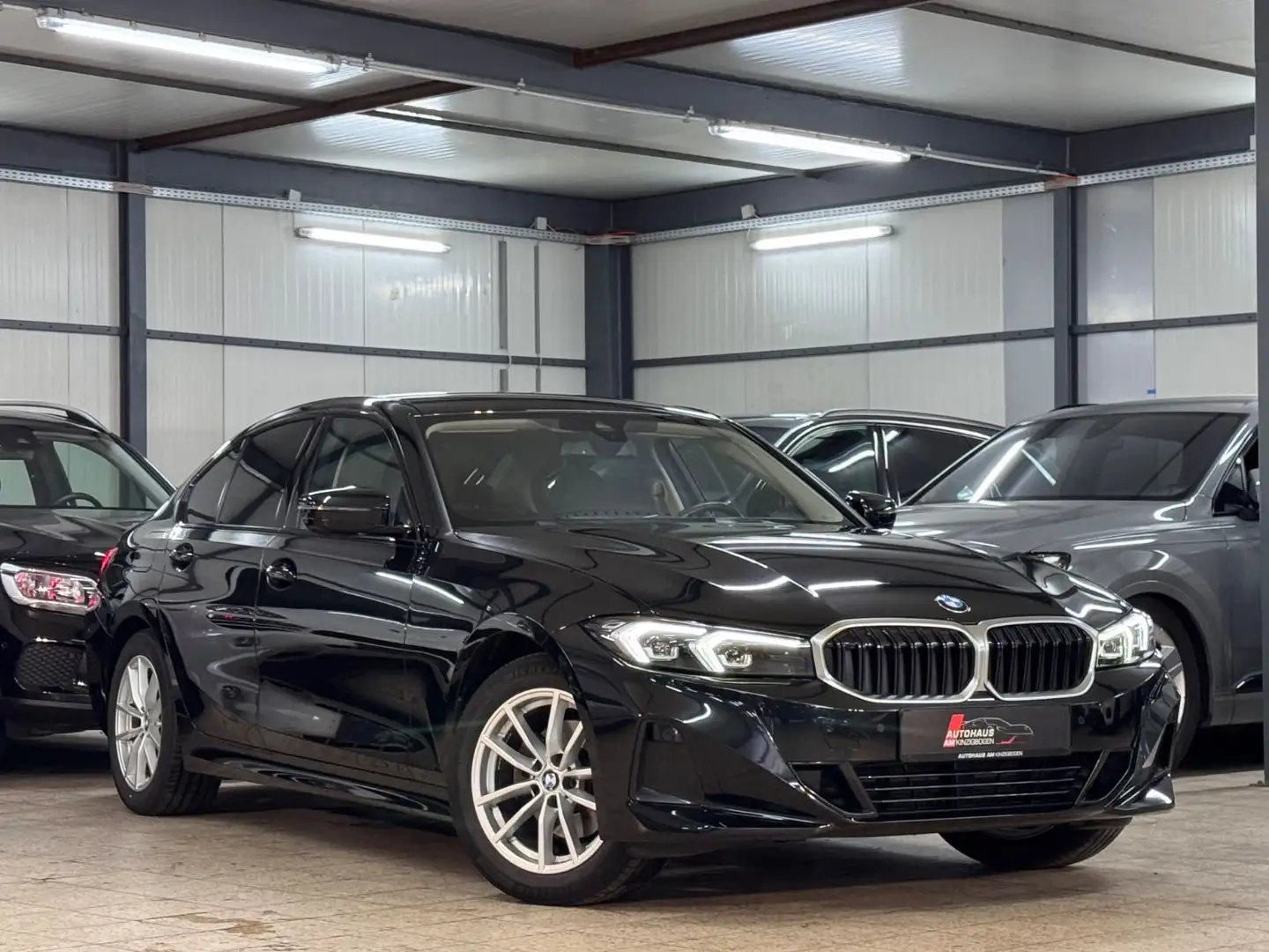BMW 320 d xDRIVE LIM. AHK*DRIVNGASSIST*CURVED*1.H Schwarz - 1