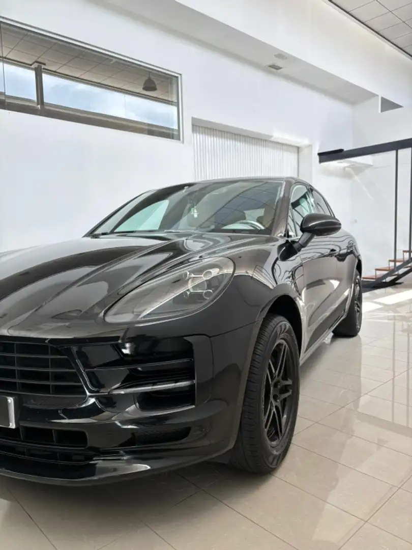 Porsche Macan Aut. Negro - 2