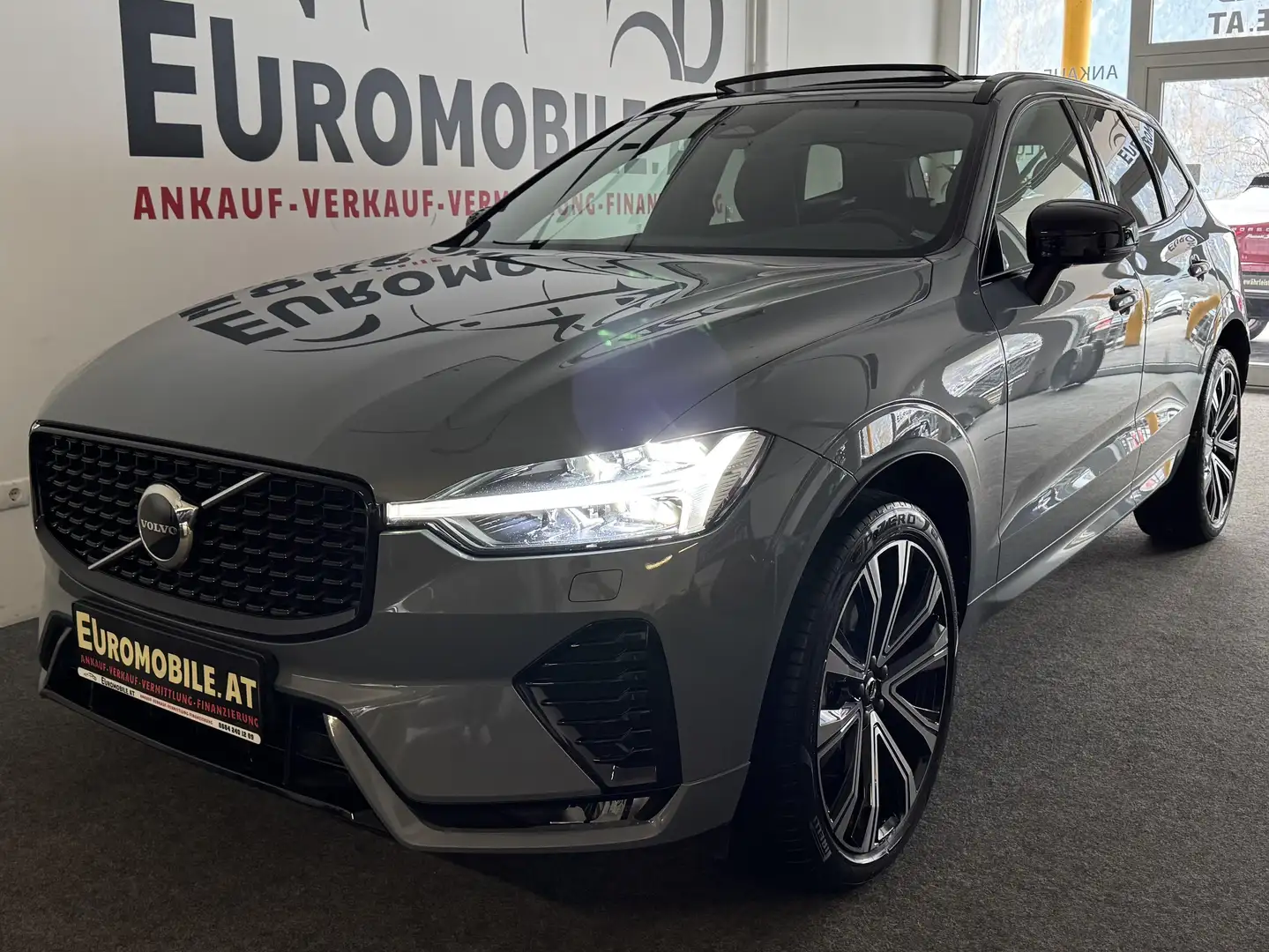 Volvo XC60 R Design AWD Xenium-P.*PANO*RFK*VOLL-LEDER*21*LED* Grau - 1