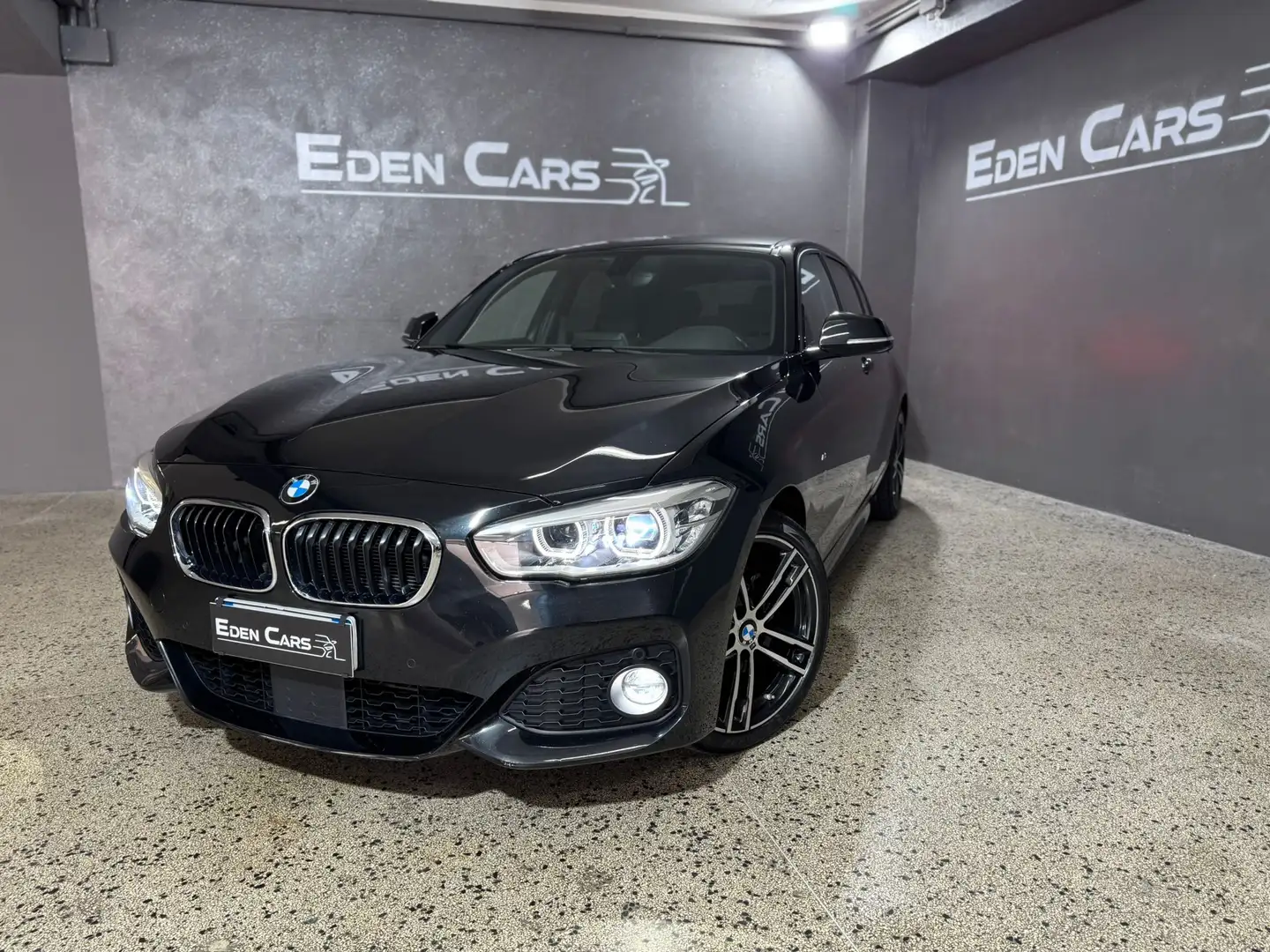 BMW 118 Serie 1 F/20-21 2019 118d Msport 5p auto Schwarz - 1