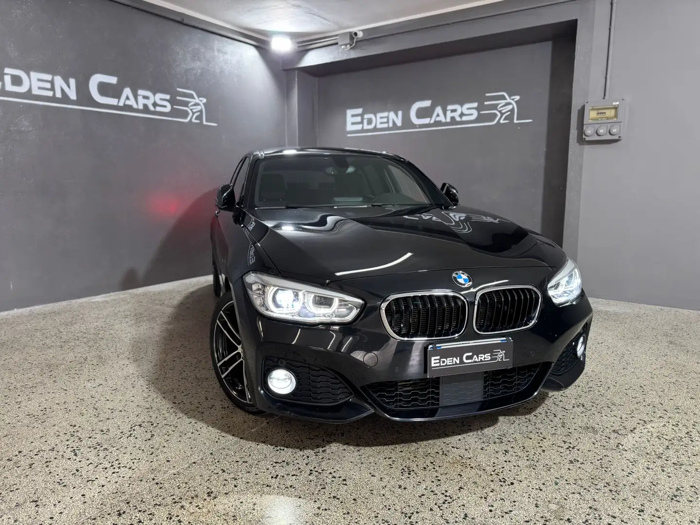 BMW 118 Serie 1 F/20-21 2019 118d Msport 5p auto Schwarz - 2