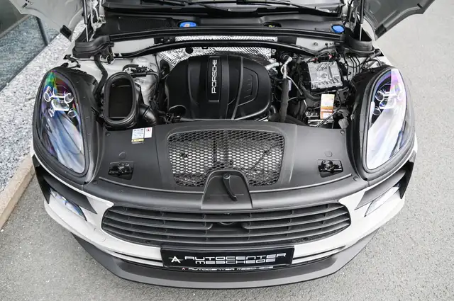 Porsche Macan view 7