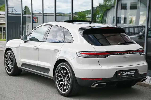 Porsche Macan view 5