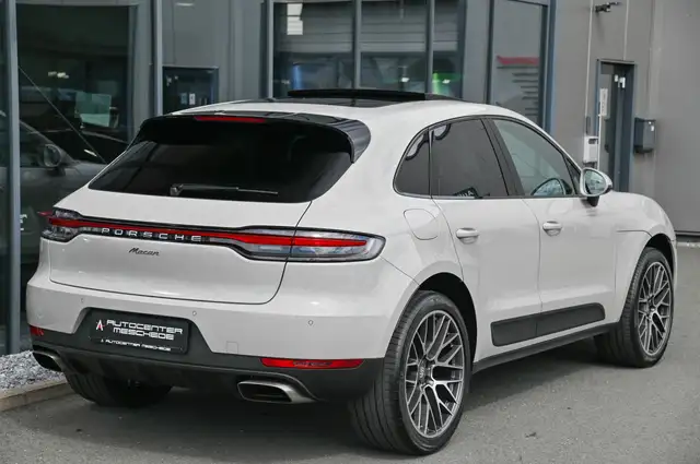 Porsche Macan view 4
