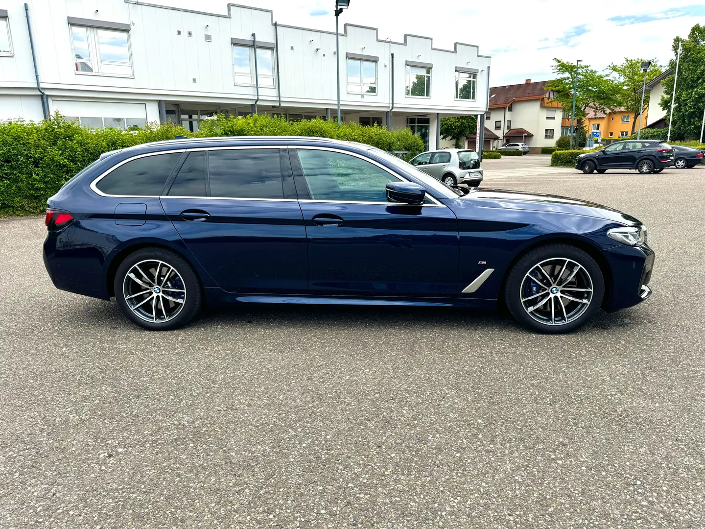 BMW 530 5er Touring Plug-In-Hybrid 530e xDrive Touring Aut - 2