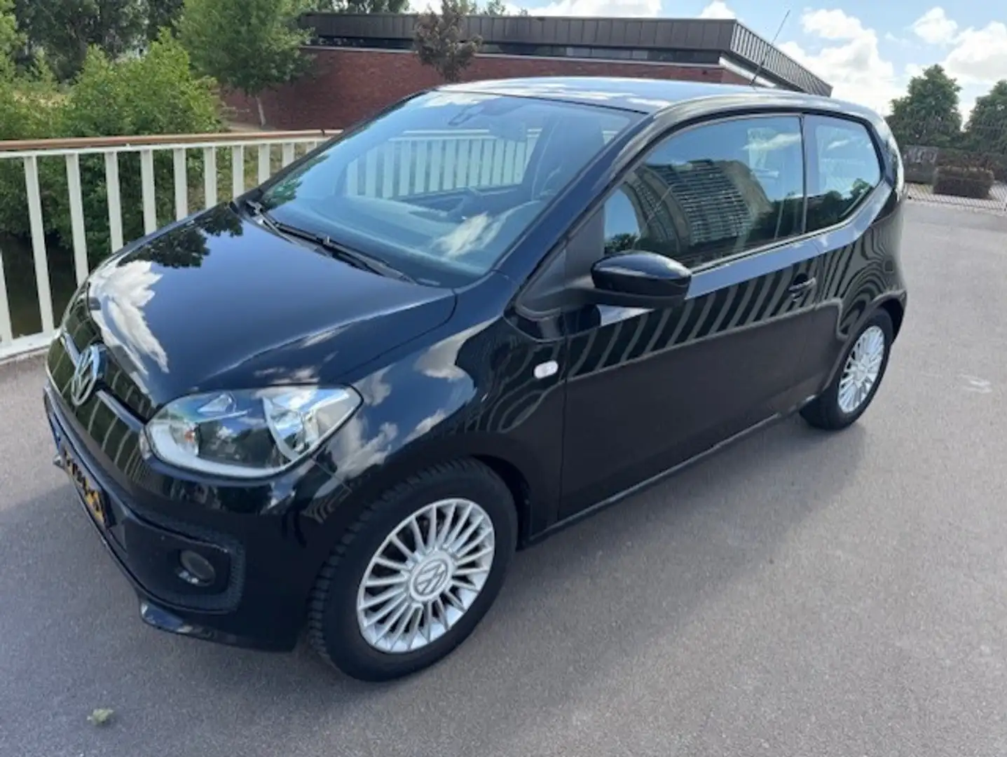 Volkswagen up! 1.0 high up! BlueMotion Zwart - 1