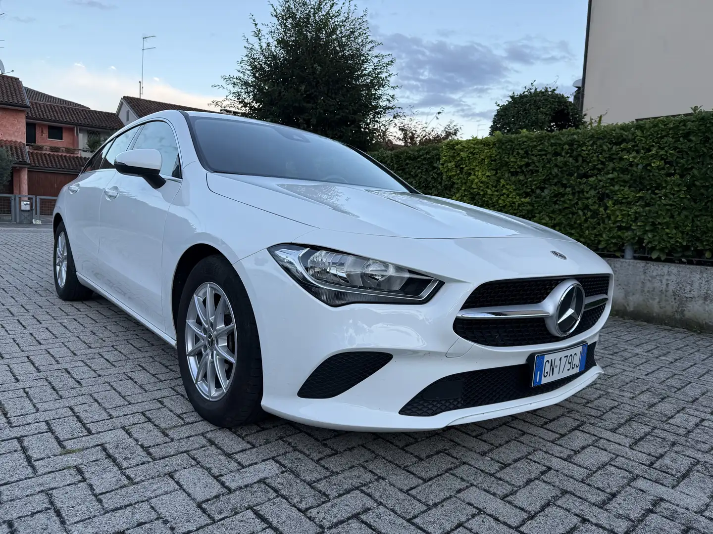 Mercedes-Benz CLA 180 CLA Shooting Brake Blanc - 1