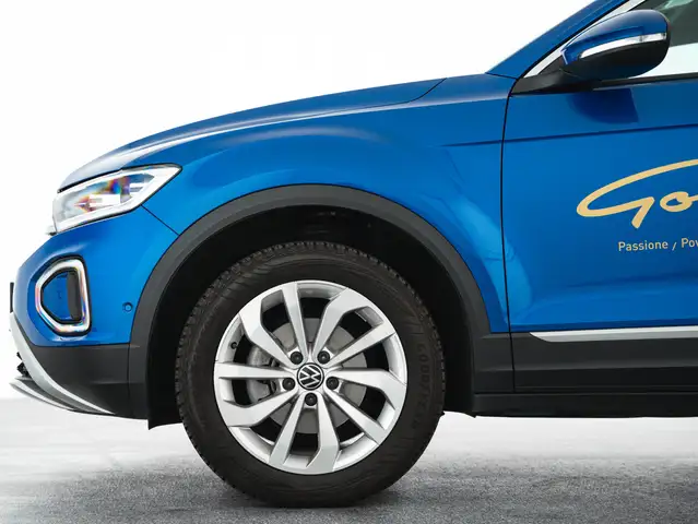 Volkswagen T-Roc view 9