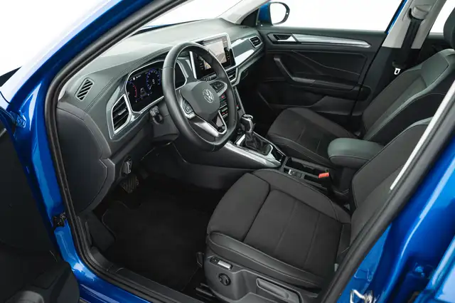 Volkswagen T-Roc view 11