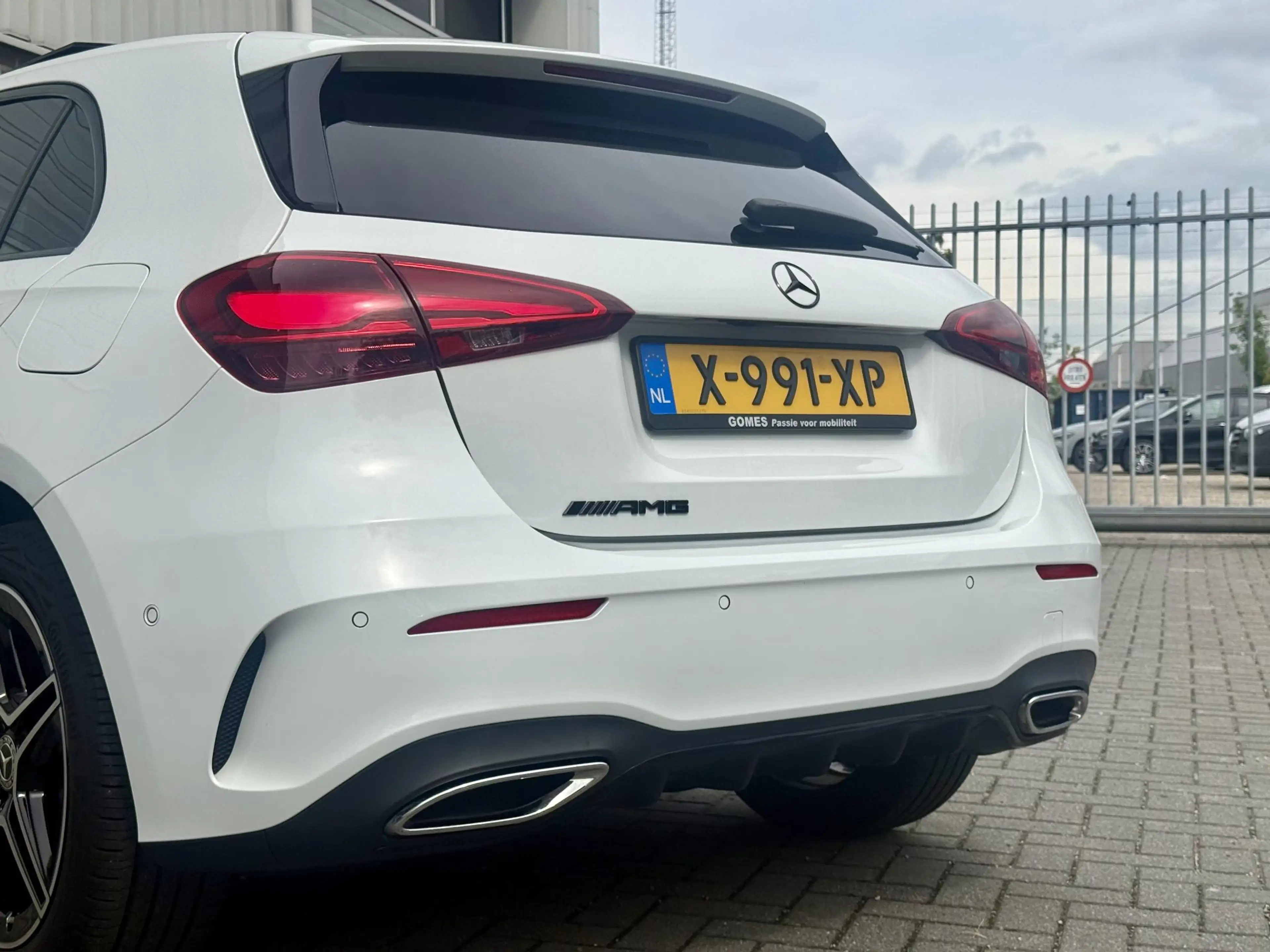 Mercedes-Benz A 250 e AMG Line — photo 12