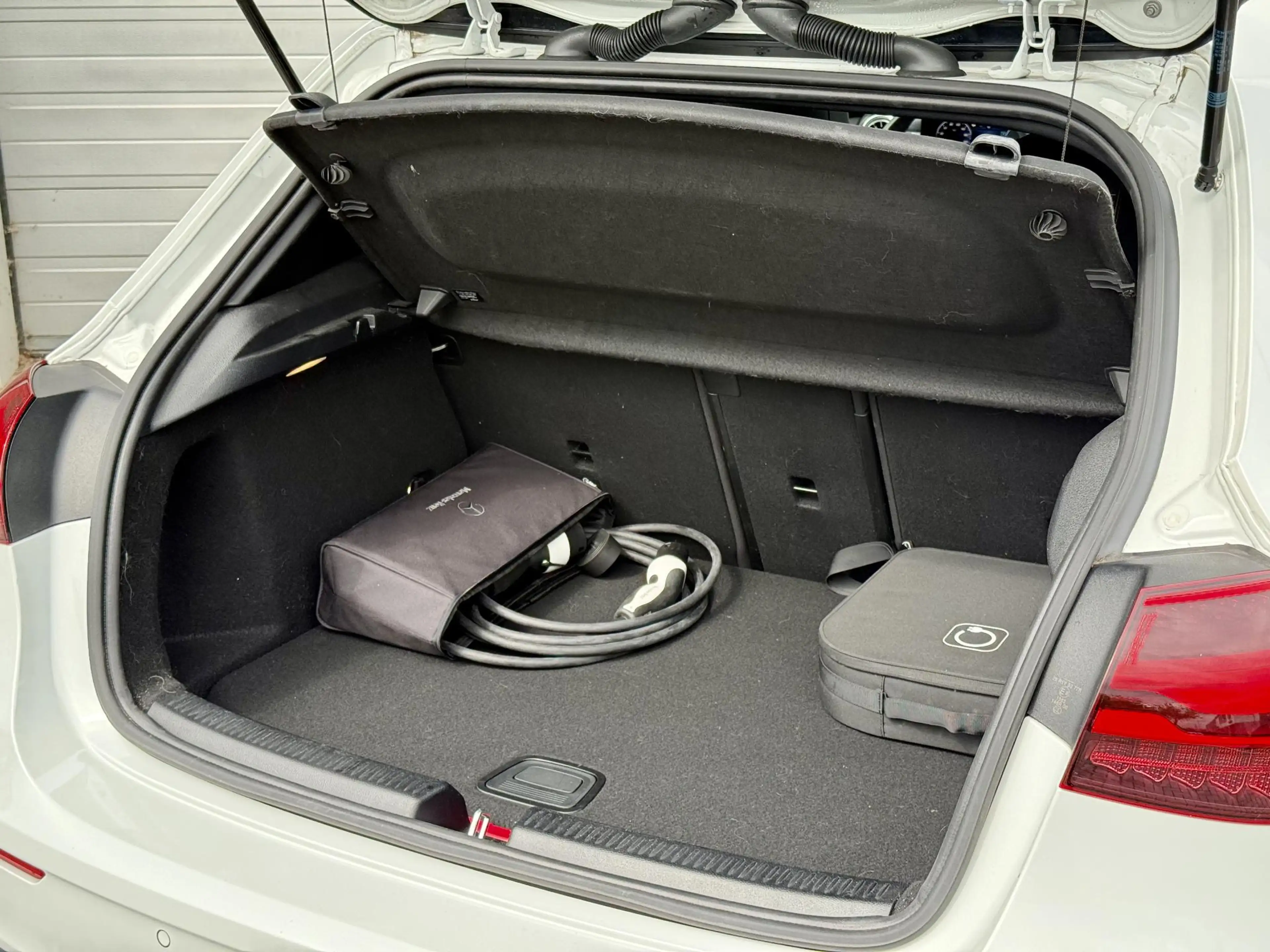 Mercedes-Benz A 250 e AMG Line — photo 13
