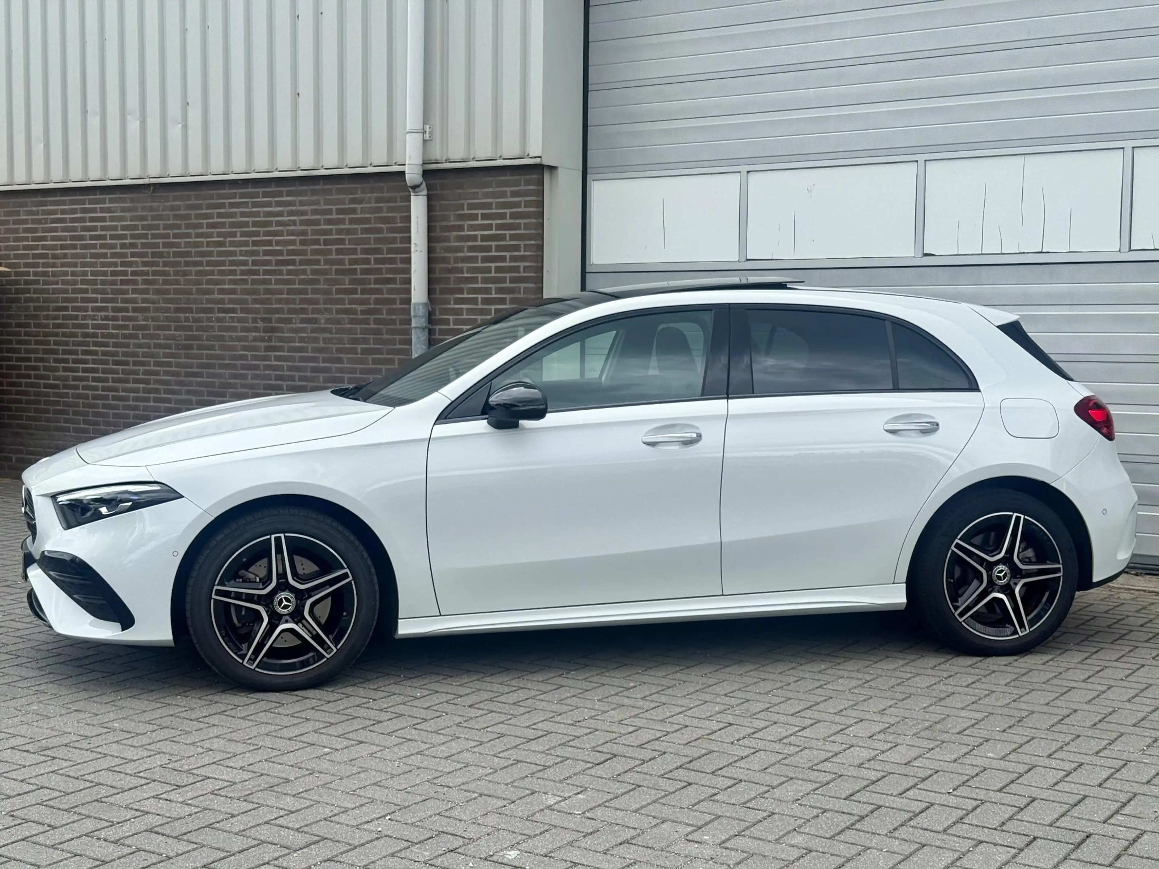 Mercedes-Benz A 250 e AMG Line — photo 9