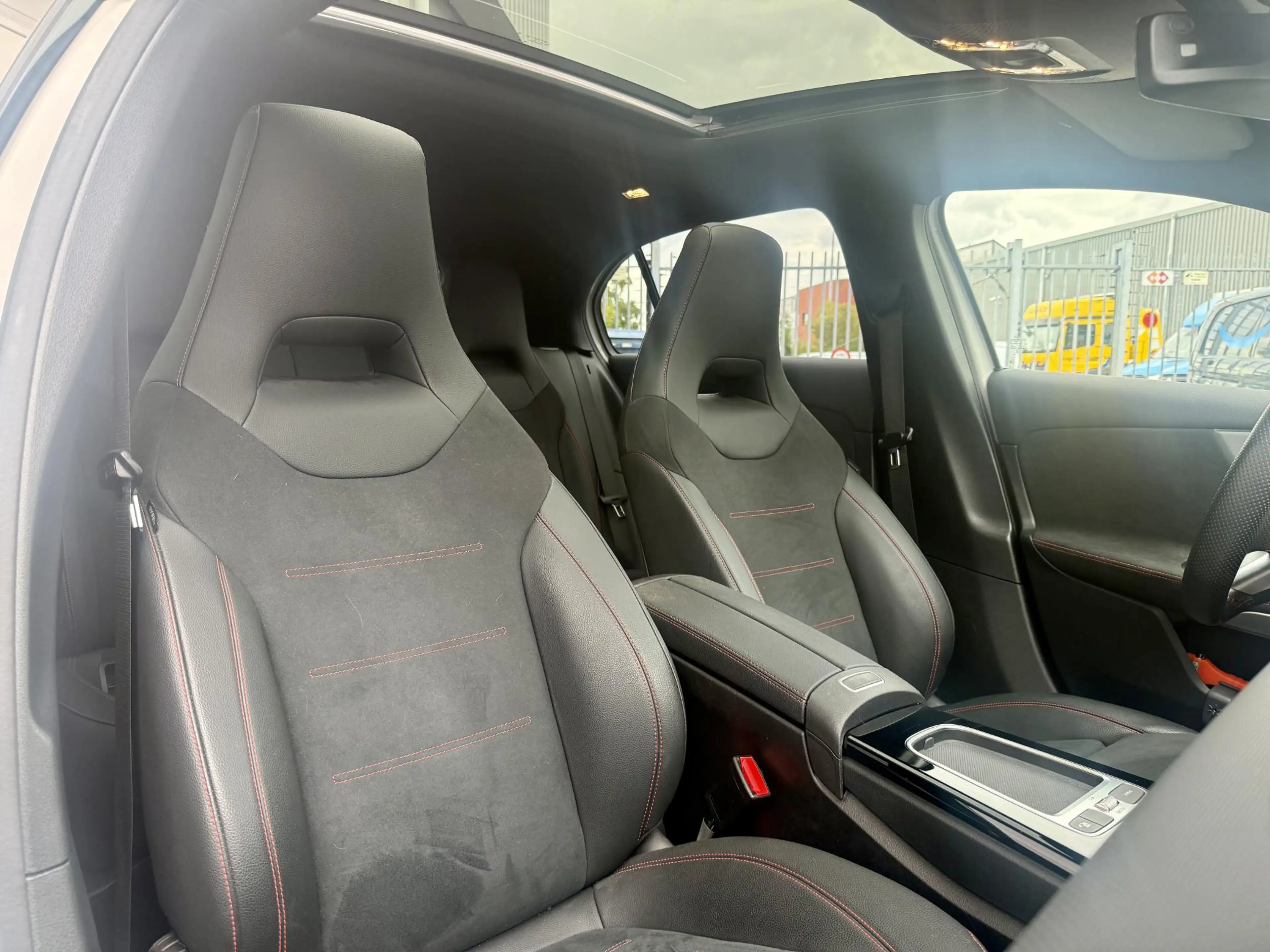 Mercedes-Benz A 250 e AMG Line — photo 4