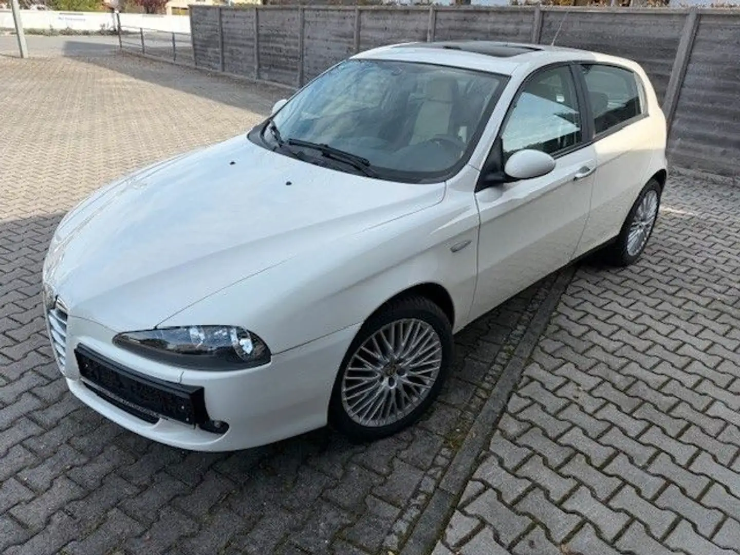Alfa Romeo 147 Collezione*Klima*Leder*Sitzhz*Alu*TÜV NEU* Weiß - 1