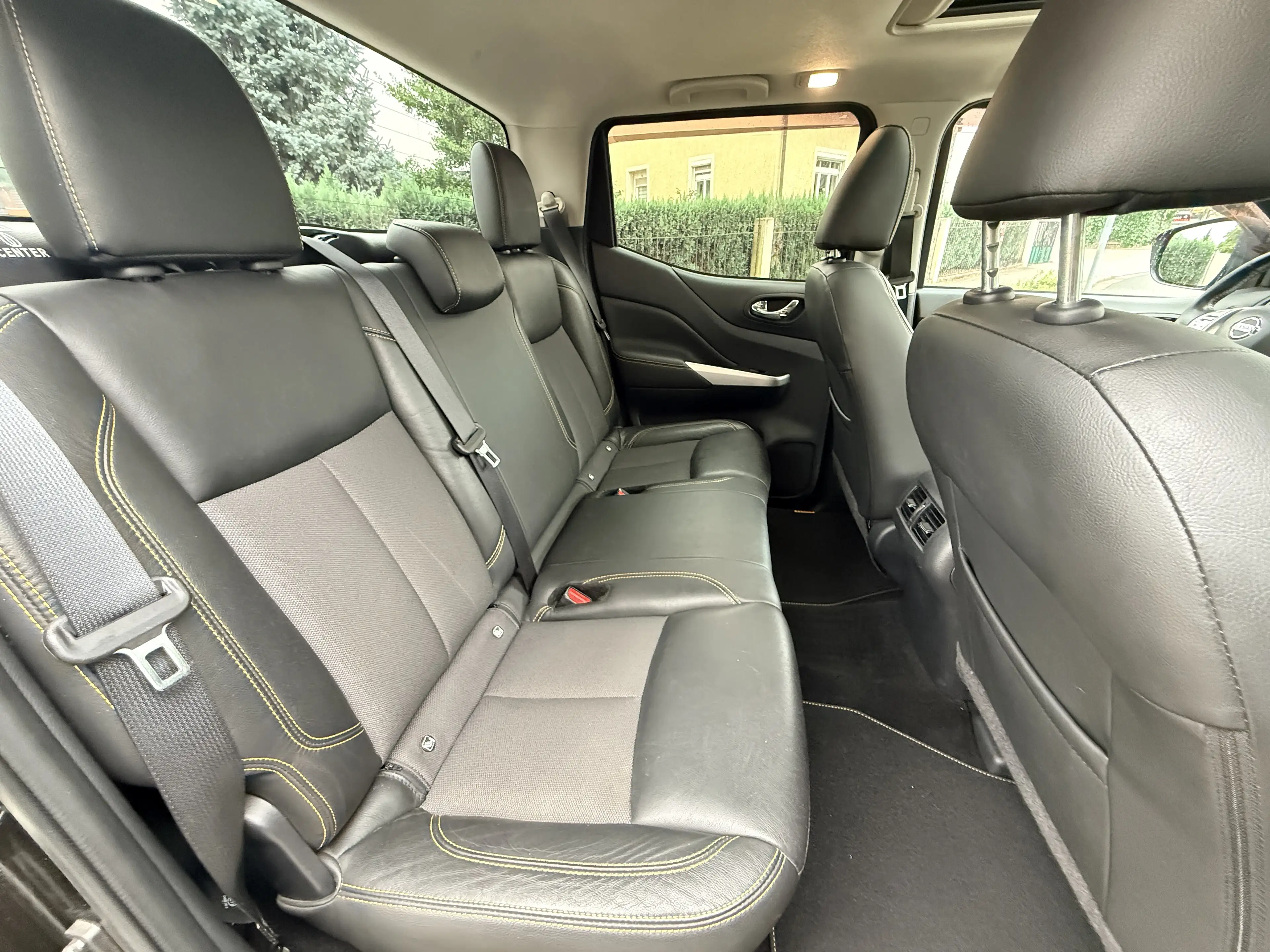 Nissan NP300 N-Guard Double Cab 4x4 — photo 9