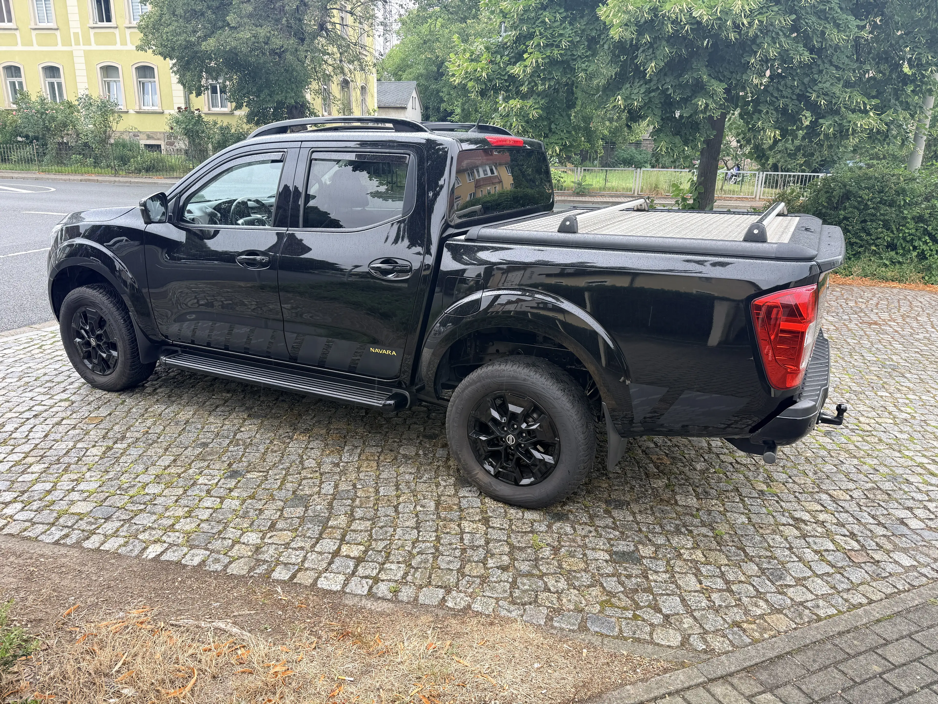 Nissan NP300 N-Guard Double Cab 4x4 — photo 3