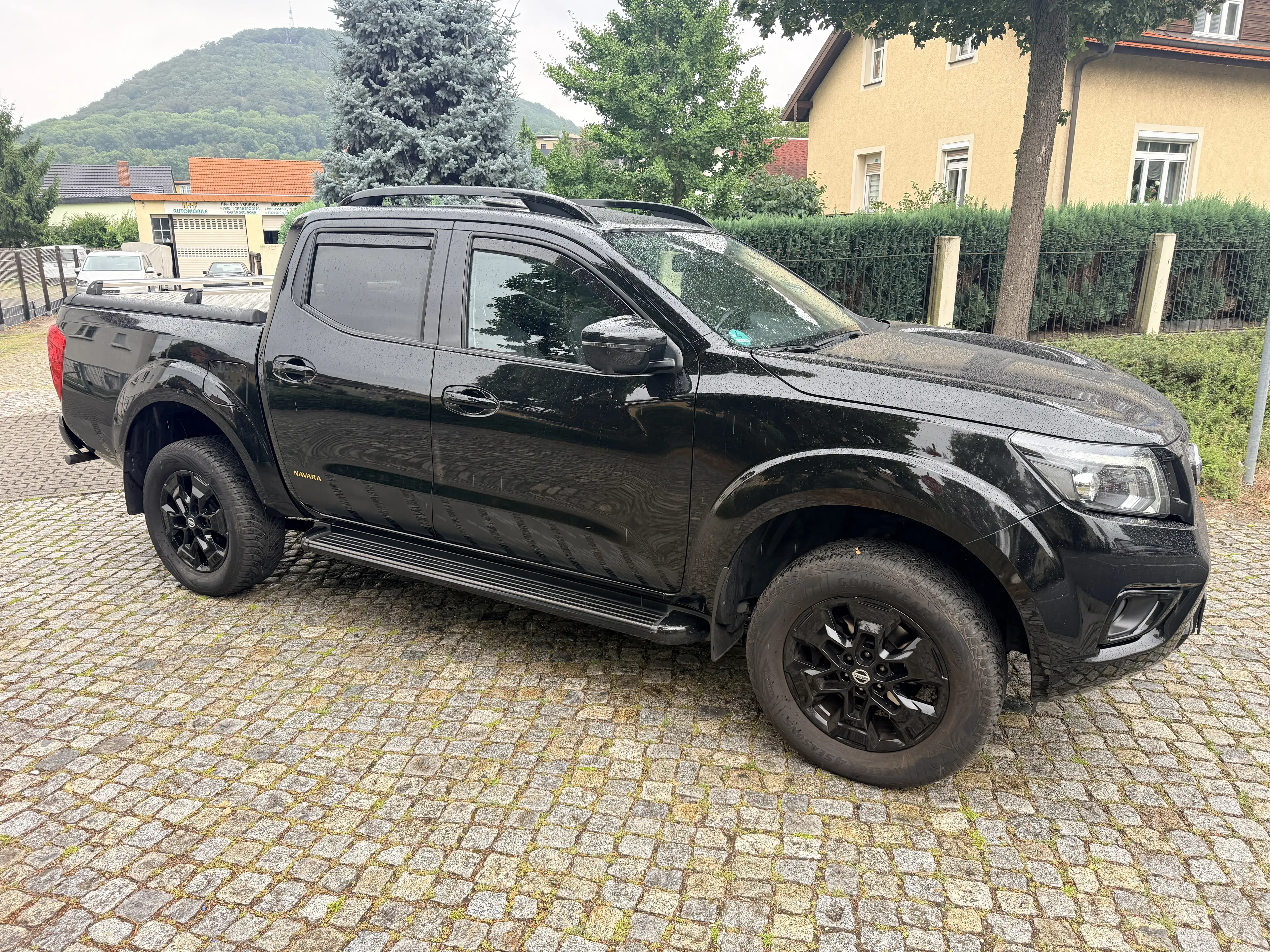 Nissan NP300 N-Guard Double Cab 4x4