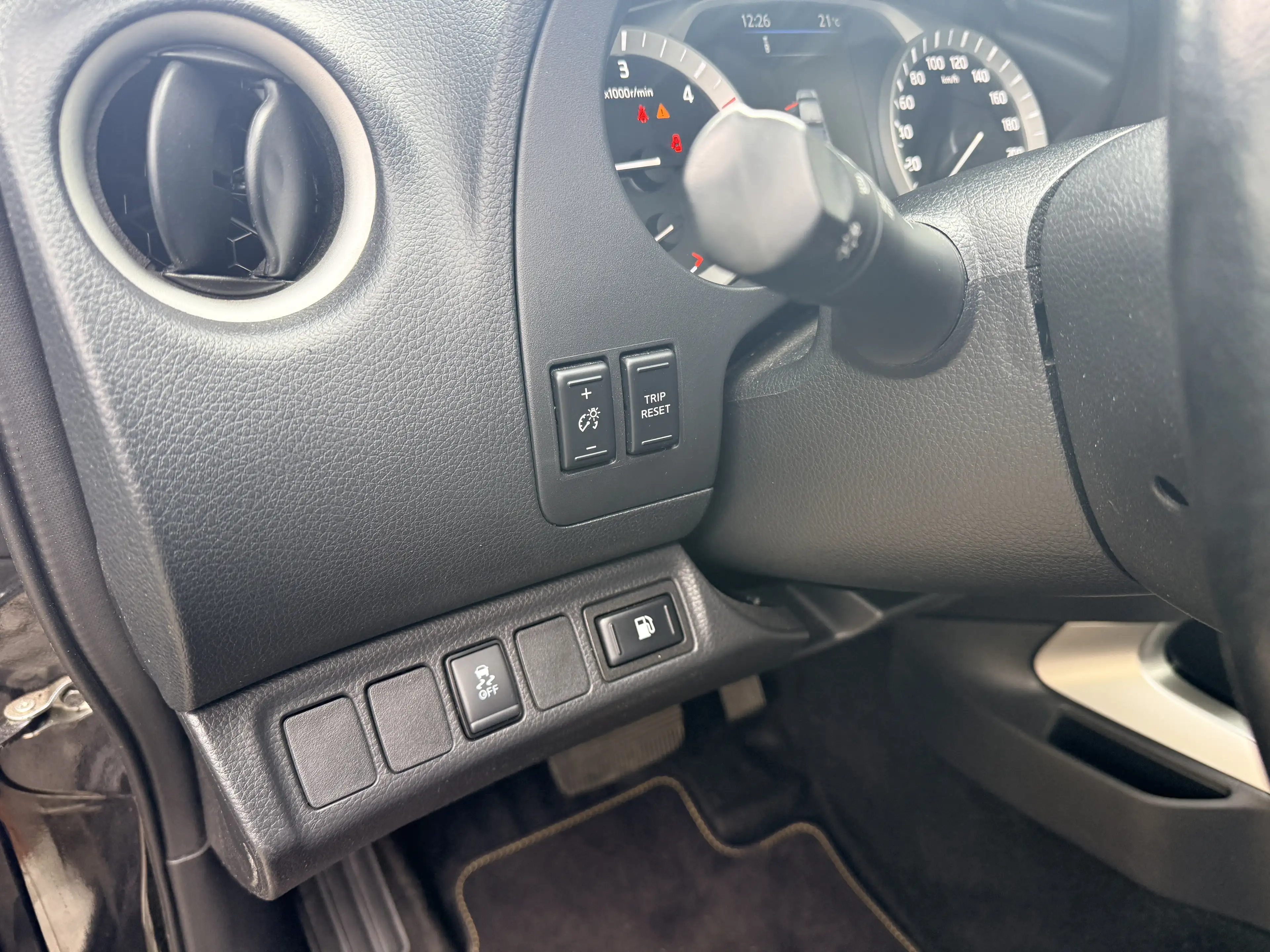 Nissan NP300 N-Guard Double Cab 4x4 — photo 13