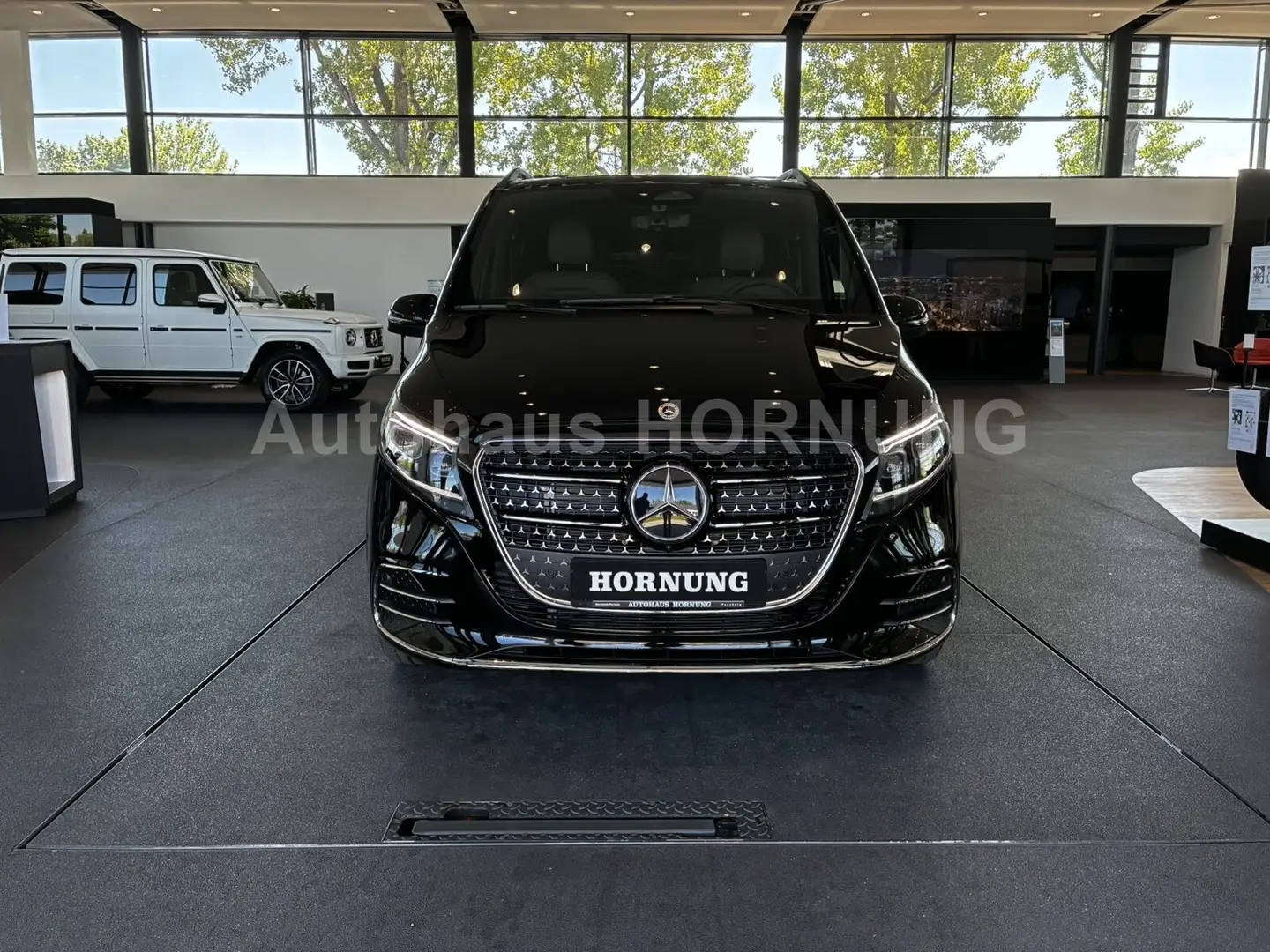 Mercedes-Benz V 300 V 300 d 4MATIC EXCLUSIVE Extralang  AMG Line/Basic Černá - 2