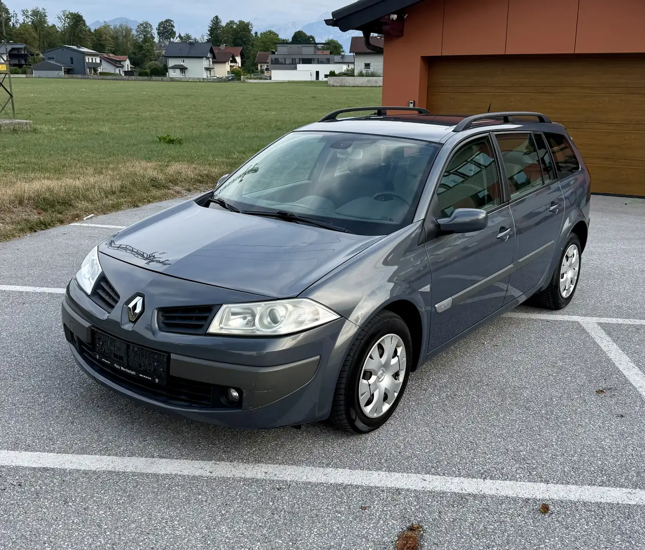 Renault Megane Mégane 1,5 dCi*Pickerl11/2026+4*Notverkauf* Grau - 1