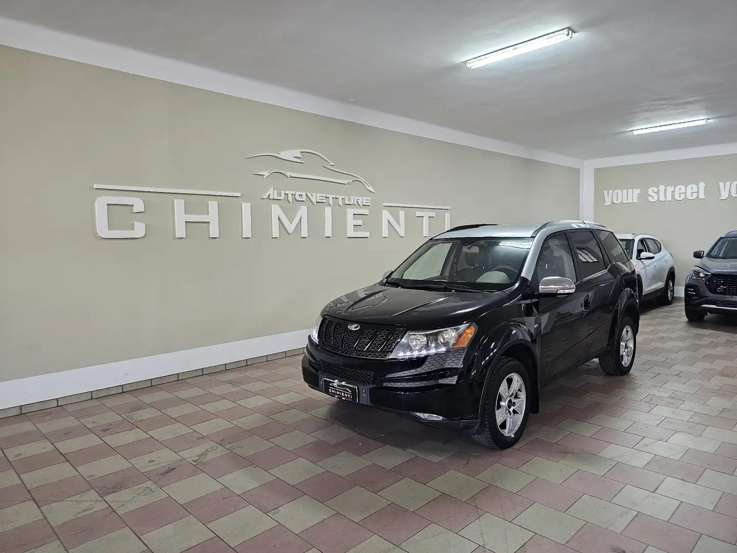Mahindra XUV500 XUV 500 2.2 16v W8 Nero - 1