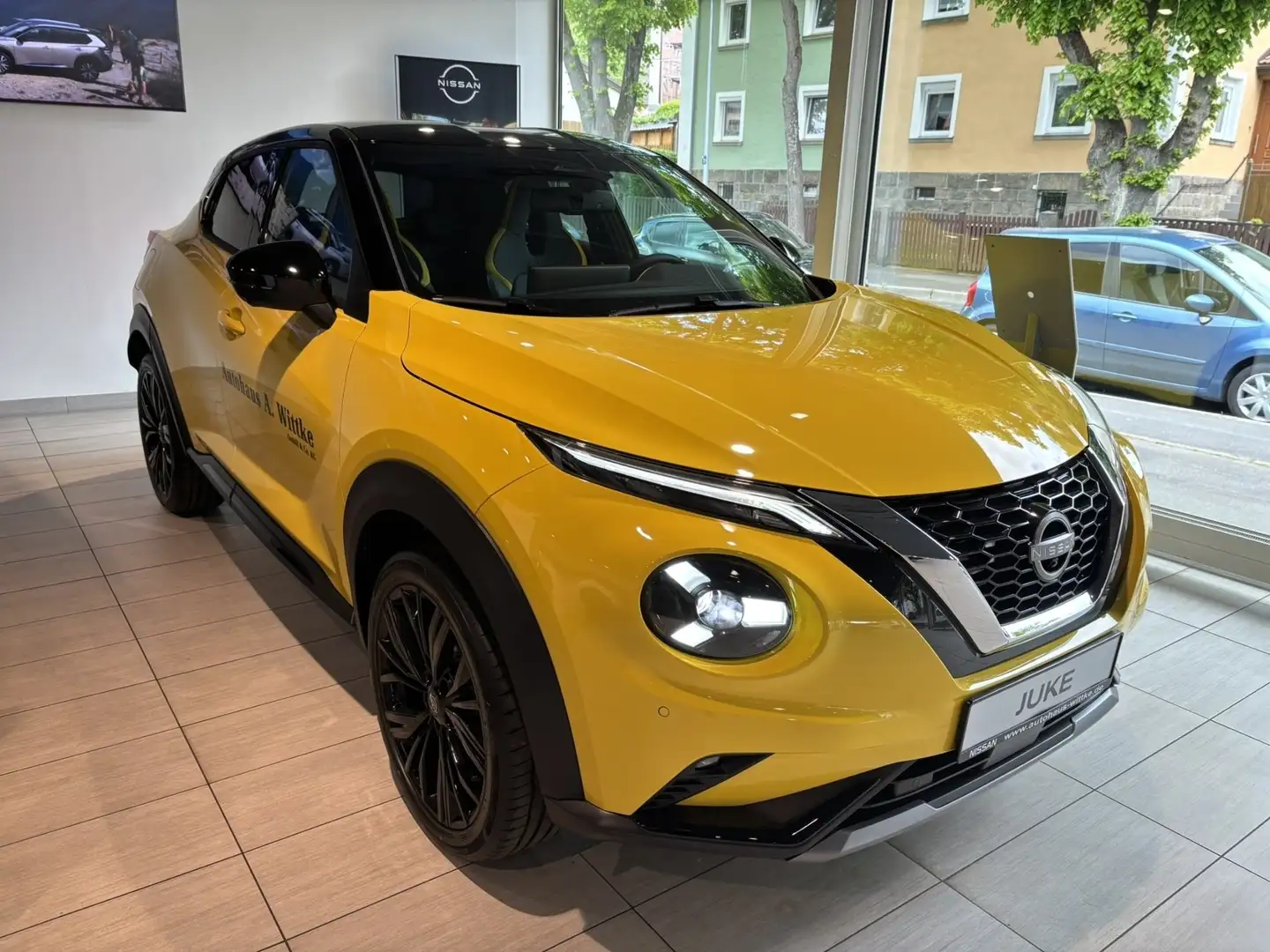 Nissan Juke F16B N-Sport Tech 1.0 DIG-T 114 PS 6MT Schwarz - 1