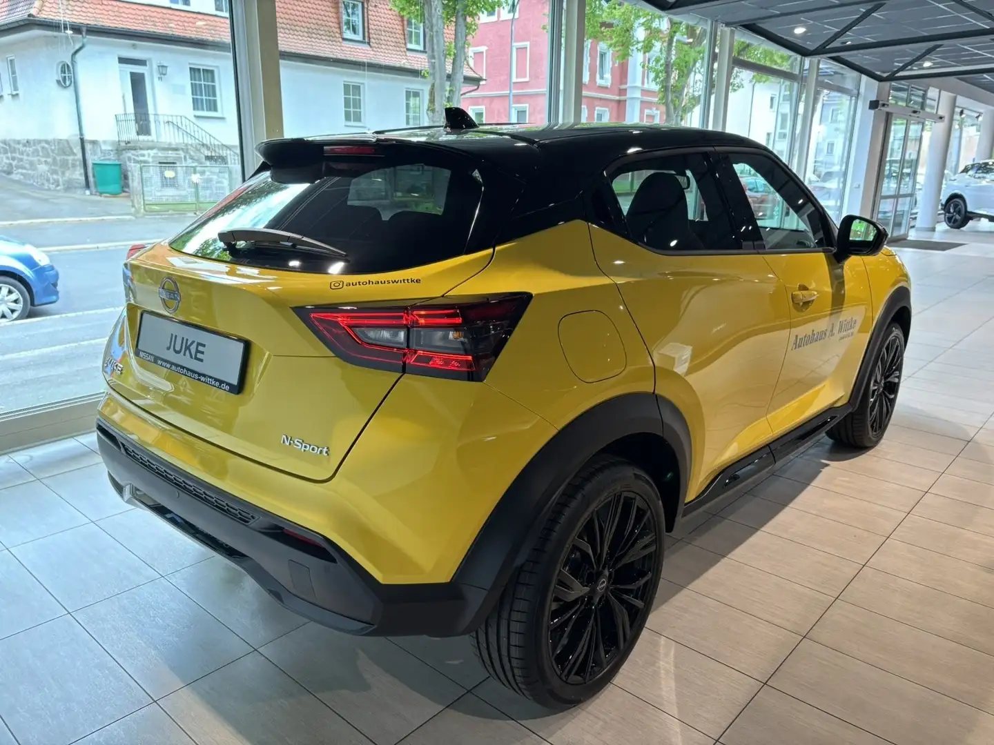 Nissan Juke F16B N-Sport Tech 1.0 DIG-T 114 PS 6MT Schwarz - 2
