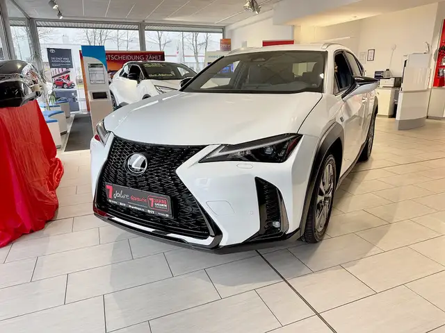 Lexus UX 300h F Sport Design