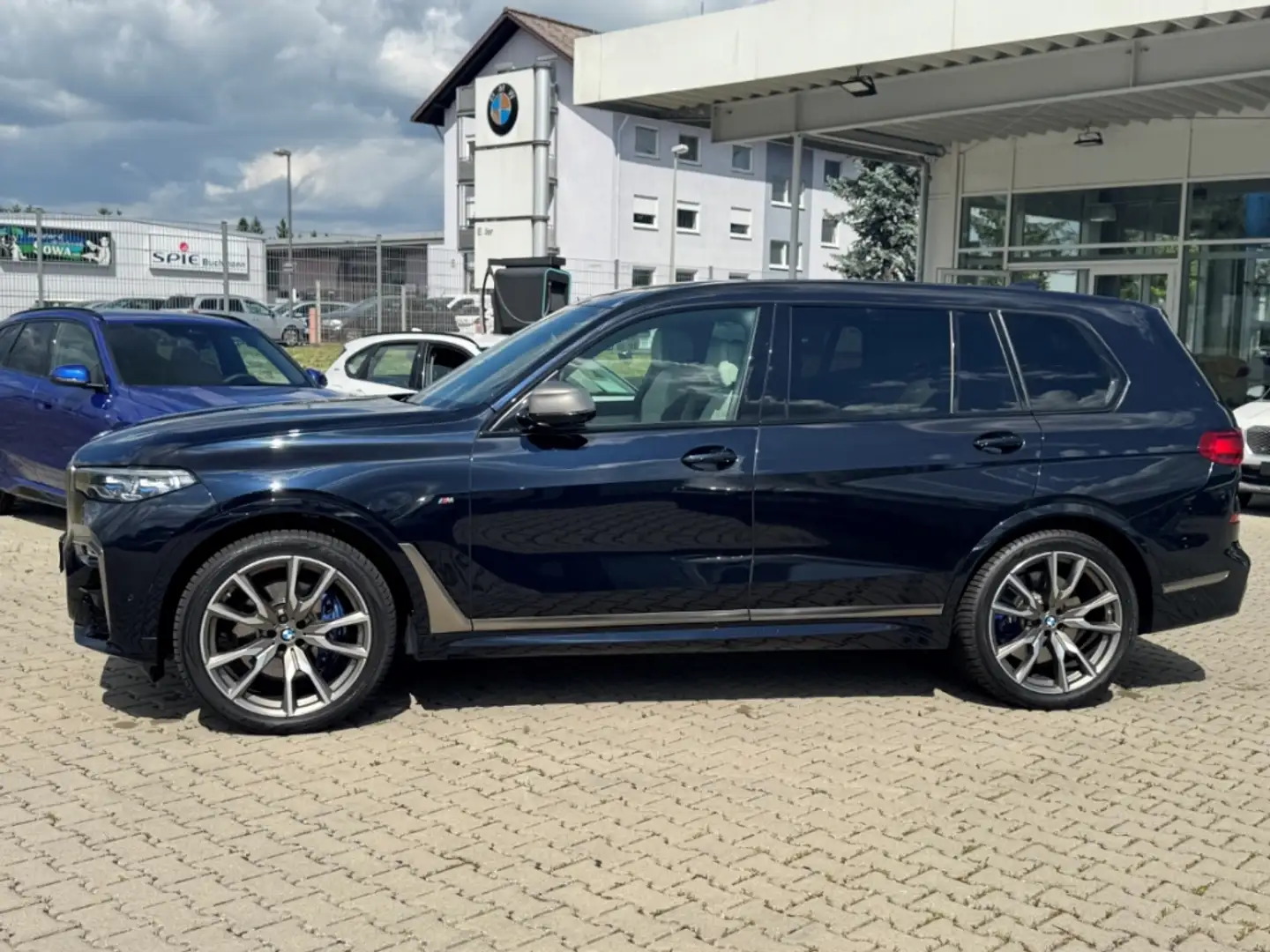 BMW X7 i A M-Sport HUD AD Standhzg  AHK Laser ACC Pano Na Noir - 2