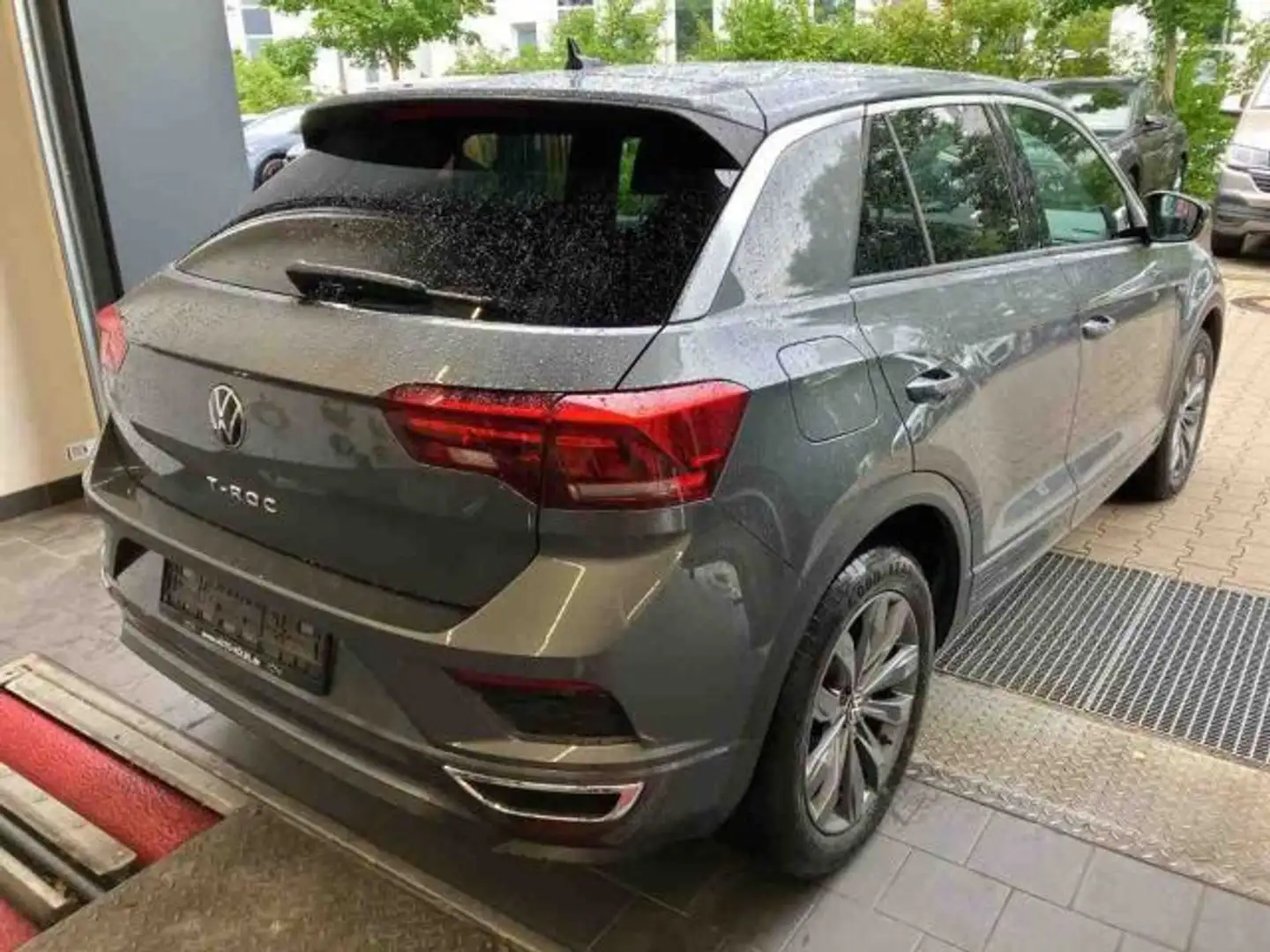 Volkswagen T-Roc R line 1.5 TSI DSG LED NAVI EPH SHZ Grau - 2