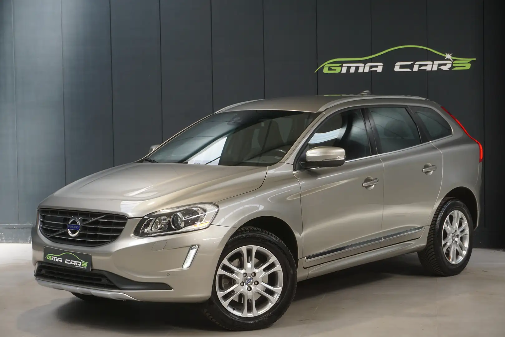 Volvo XC60 2.0 D4 Summum Navi-Airco-Euro 6B-Dodehoek-Garantie Beige - 1