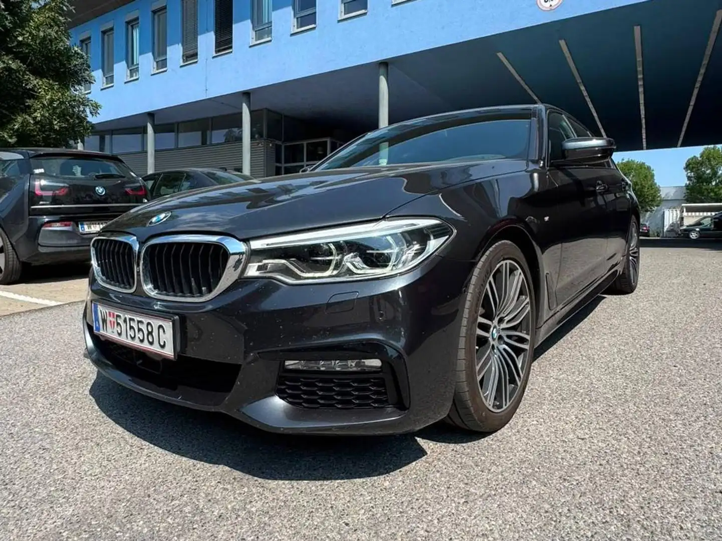 BMW 520 BMW 5er-Reihe BMW 520d xDrive M-Sportpaket Vollausstattung Aut. Limousine Grau - 2