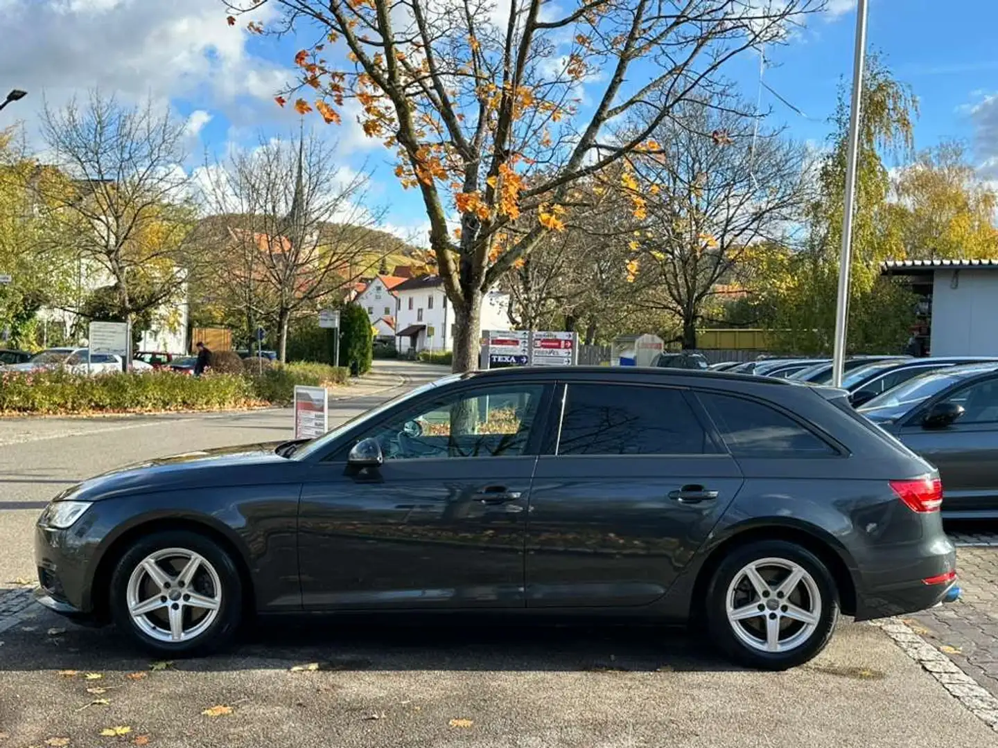 Audi A4 basis ultra Grau - 2