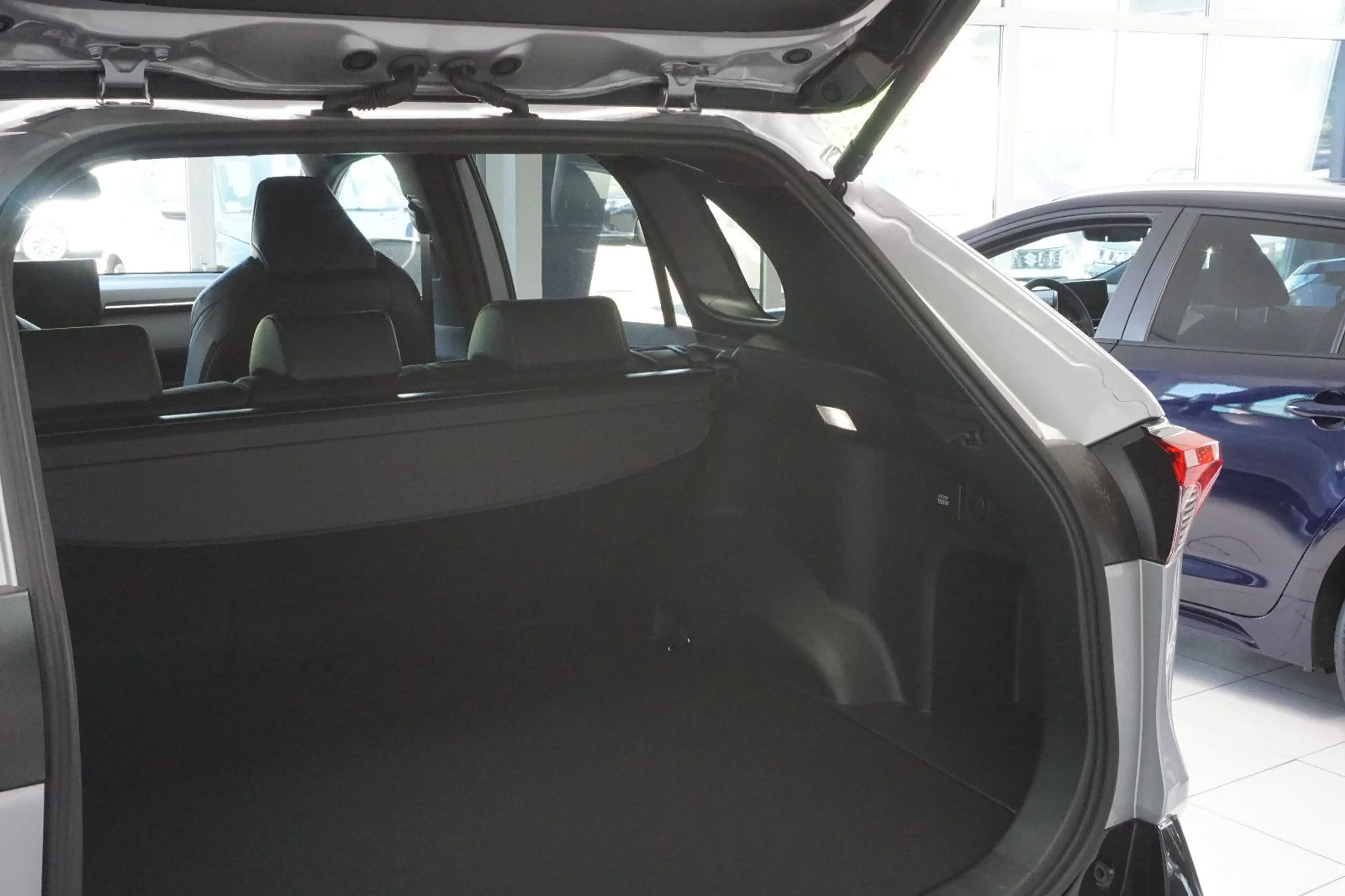 Suzuki Across 2.5 Plug-In Hybrid Comfort+ E-Four — photo 6
