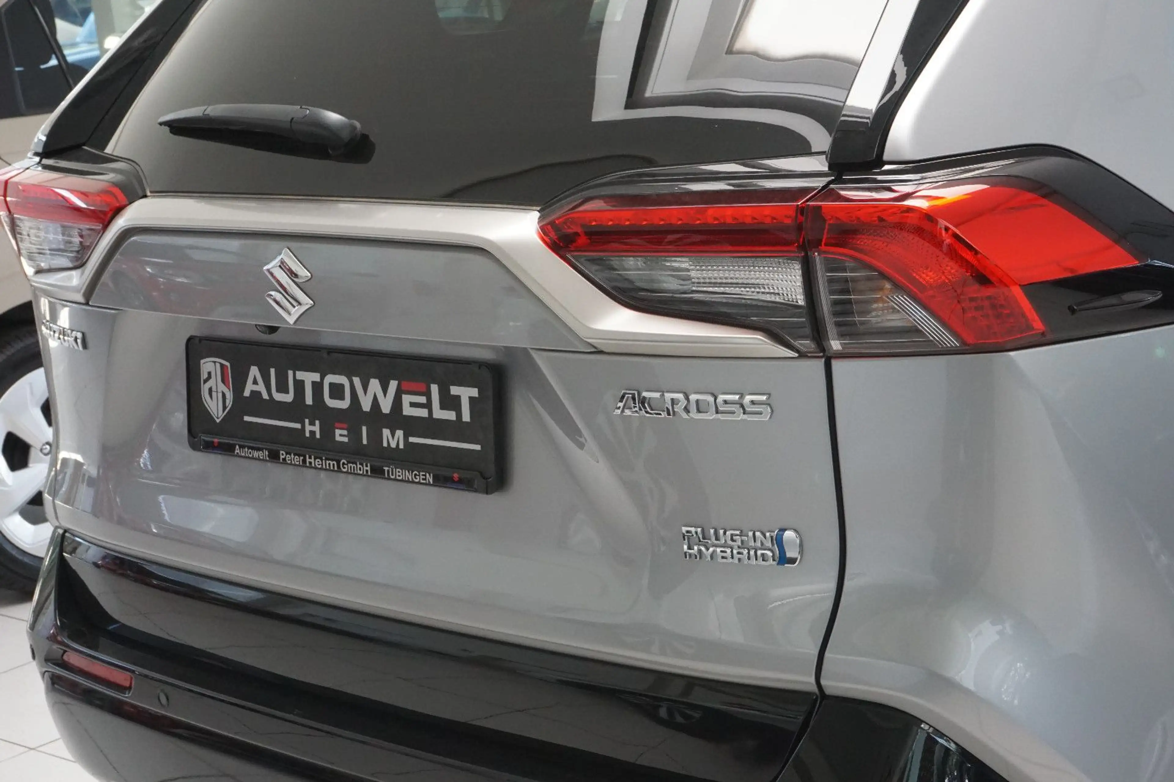 Suzuki Across 2.5 Plug-In Hybrid Comfort+ E-Four — photo 8