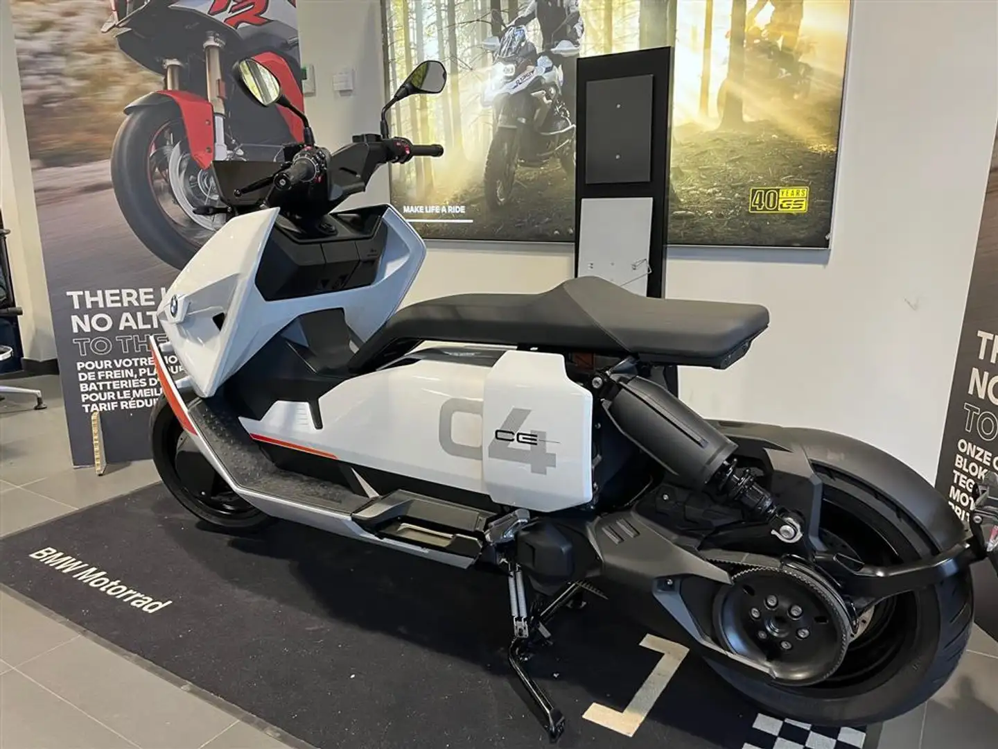 BMW CE 04 0 - 2