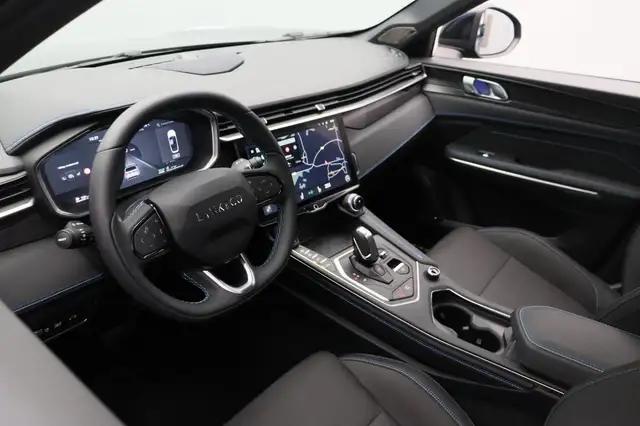 Lynk & Co 01 view 9