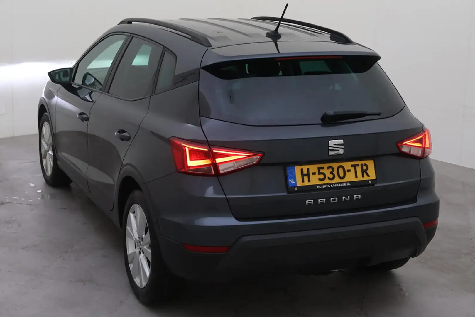SEAT Arona 1.0 TSI Style Business Intense / CAMERA/ LED/ NAVI Grijs - 2