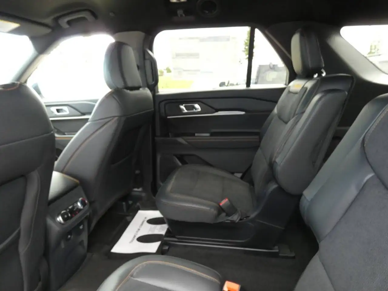 Ford Explorer photo Ford Explorer