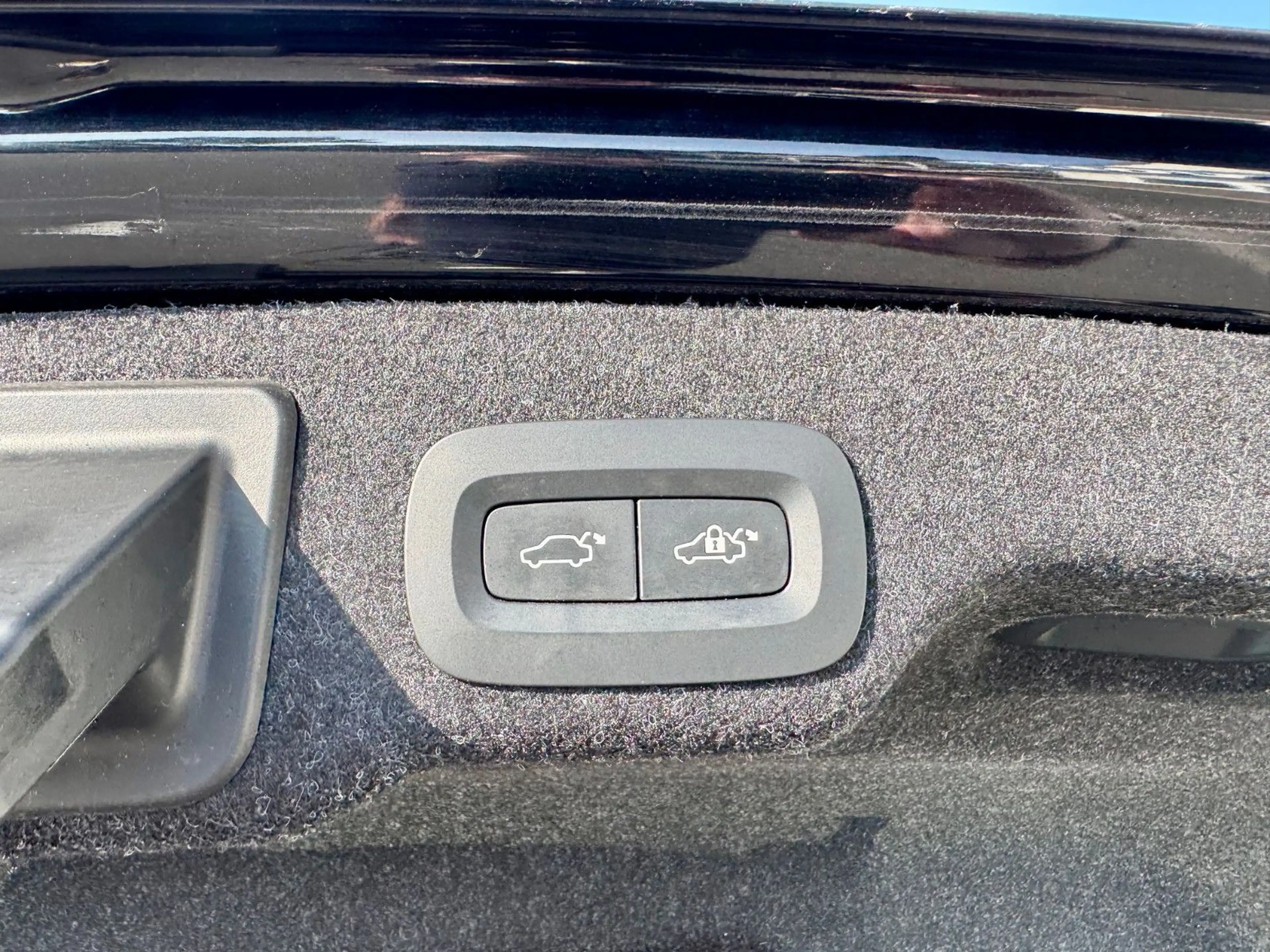 Volvo S90 T8 Ultimate Bright Recharge Plug-In Hybrid — photo 12