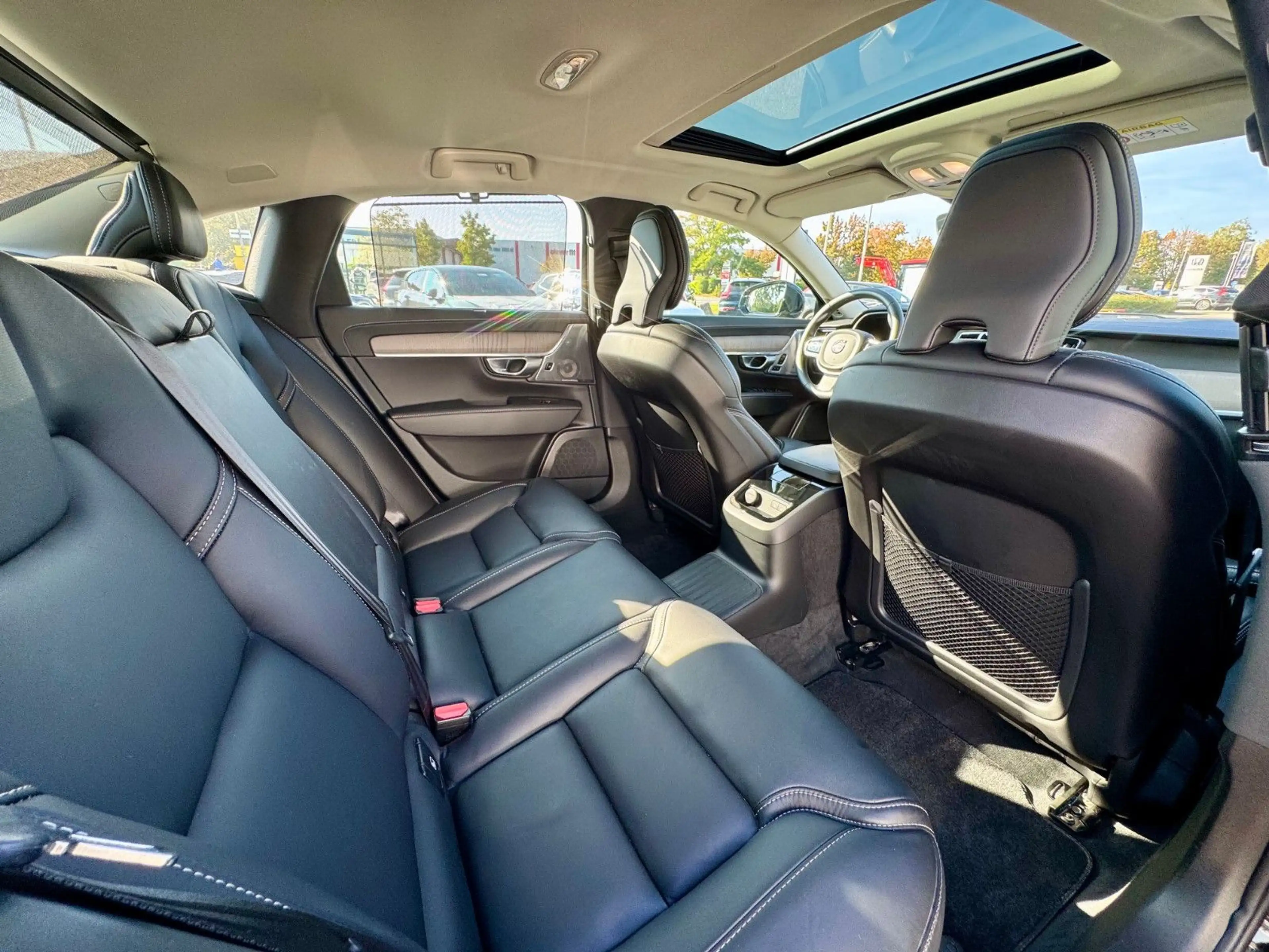 Volvo S90 T8 Ultimate Bright Recharge Plug-In Hybrid — photo 13