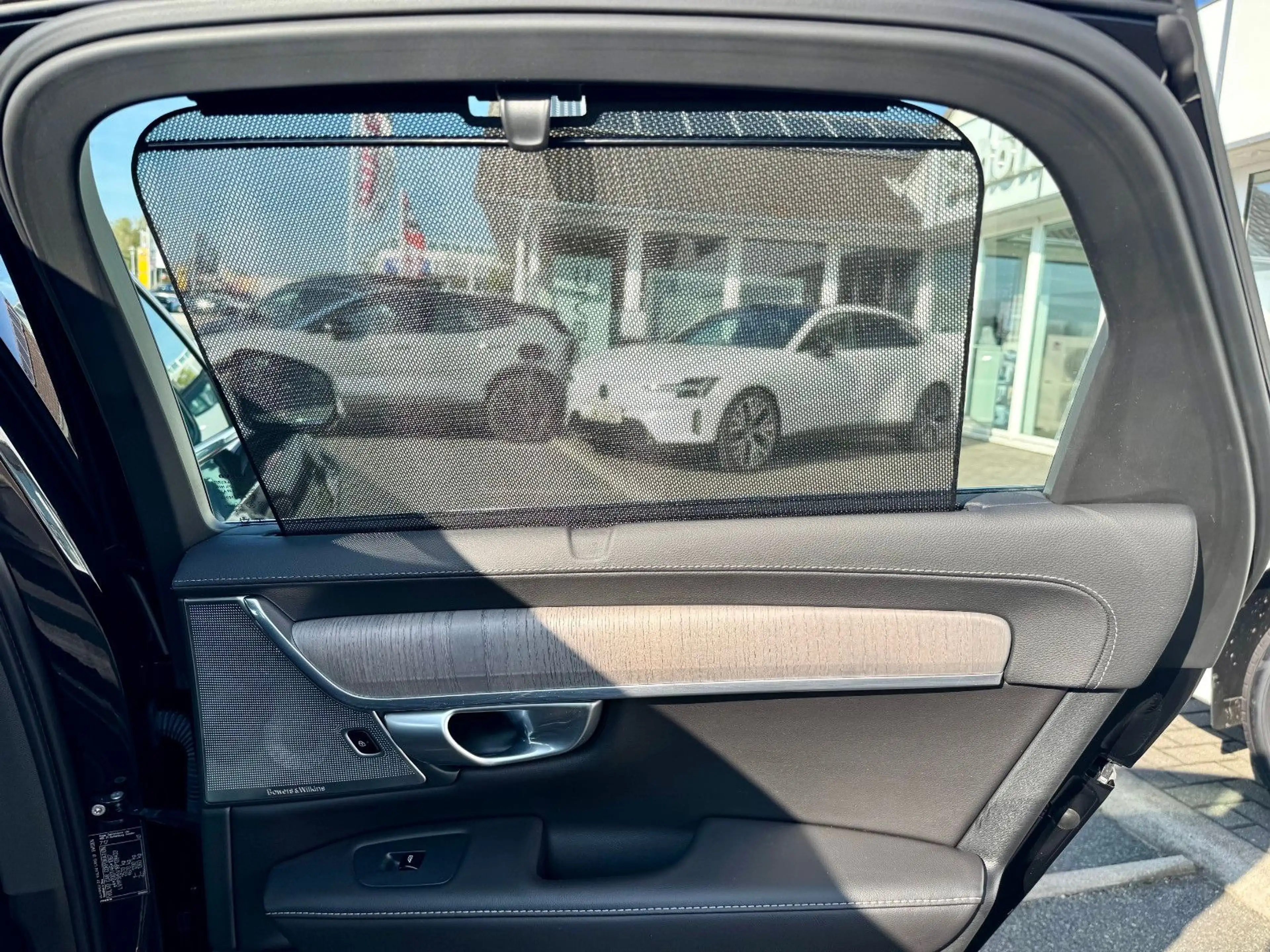 Volvo S90 T8 Ultimate Bright Recharge Plug-In Hybrid — photo 15